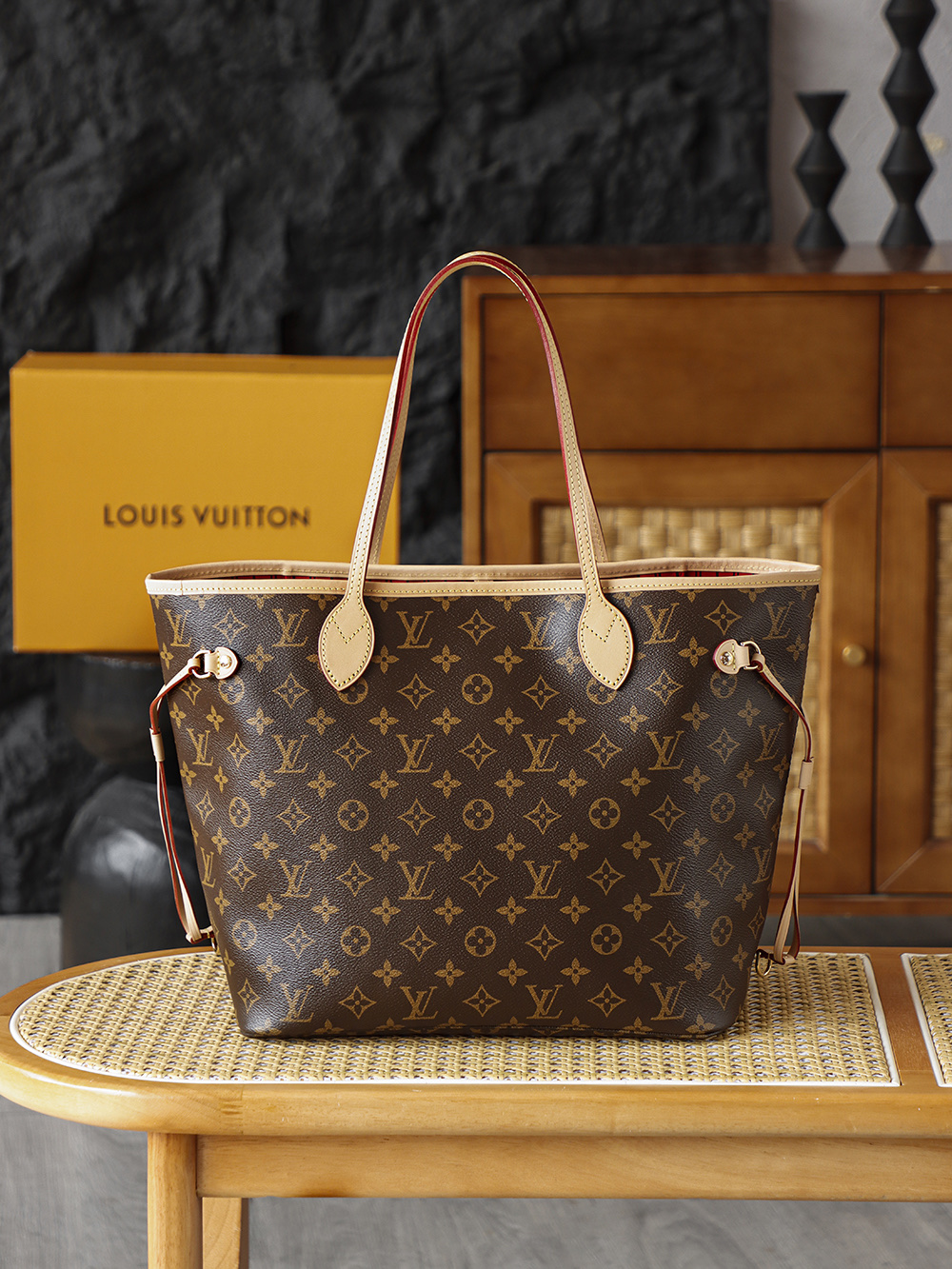Louis Vuitton Neverfull Medium Tote Bag M41177 – Timeless Icon