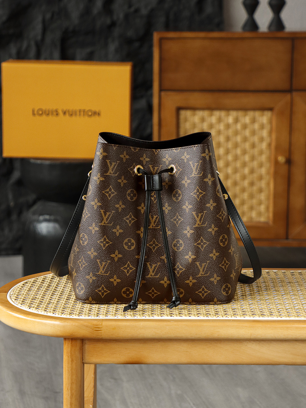 Louis Vuitton NÉONOÉ Medium Bag M44020