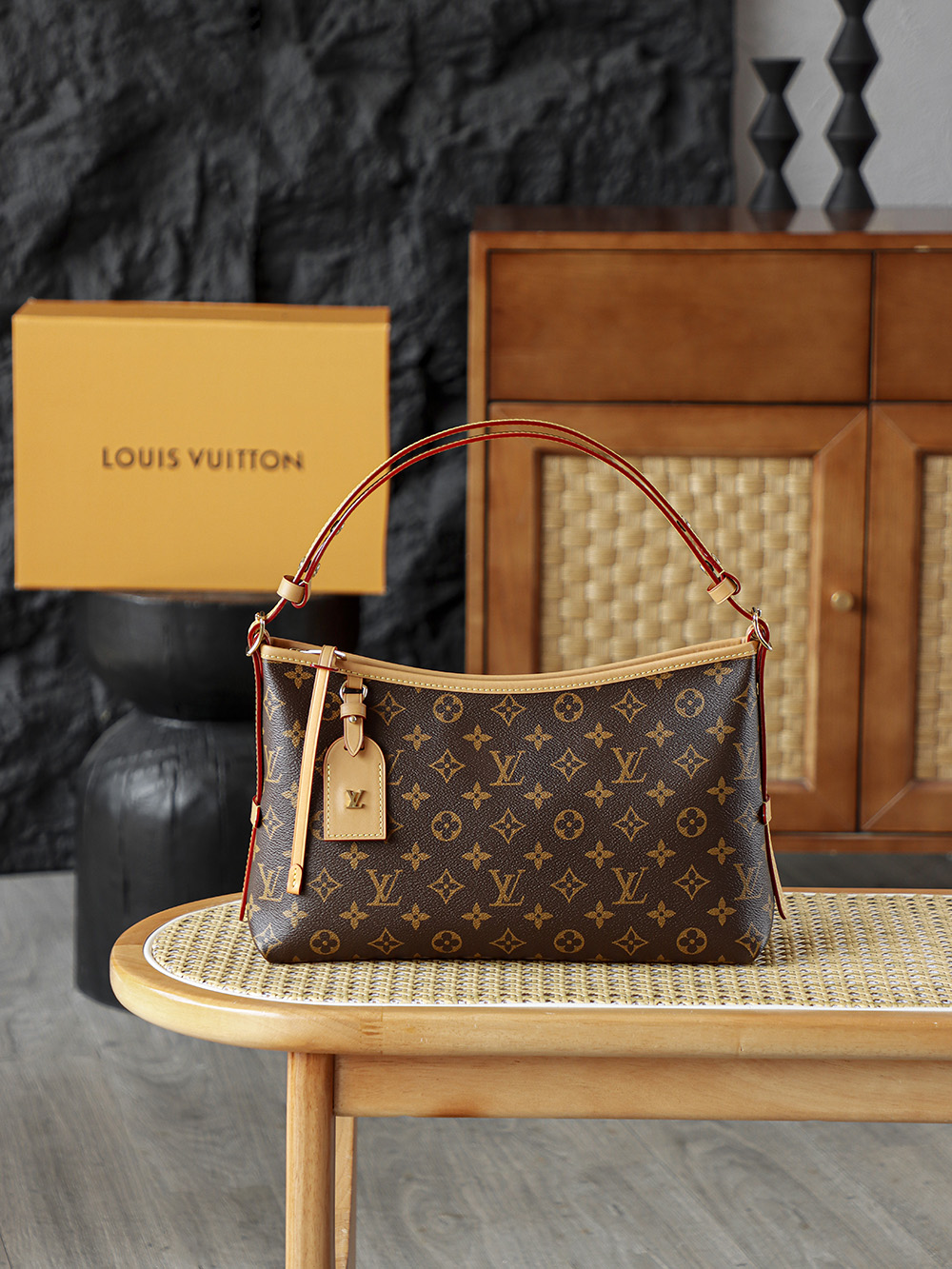 NO:768634,Special grade CARRYALL EAST WEST handbag Special AS private version M28101 Carryall East West handbag is made of Monogram canvas to create a modern silhouette, with a contrasting color brand to pay tribute to the brand's archive hard case design. Whether it is cross-body, shoulder or handbag, it can make daily needs trendy. The hardware is thickly plated with 24k steel, size 19*10*36cm, lv special sp diamond check fabric, louis vuitton19860909特级 CARRYALL EAST WEST 手袋 特级AS私品版M28101 Carryall East West 手袋以 Monogram 帆布塑造摩登廓形,以撞色名牌向品牌典藏硬箱設計致敬,無論斜挎、肩背或手提,皆可令日常所需潮流隨行. 五金厚镀24k全鋼 尺寸19*10*36cm,lv特级sp菱形格面料,louis vuitton,Bag