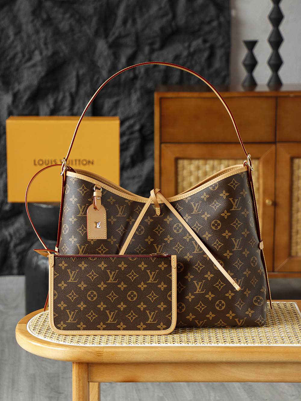 NO:812536,Special grade original leather, new version of Carryall medium size M46197, special grade AS private version of new fabric, Carryall medium size. It is not the kind of flamboyant style that is stunning at first glance, but the more you look at it, the more it tastes. The soft and smooth bag shape has a sense of relaxation, with warm vegetable tanned leather details, simple but very textured, low-key and just the right sense of sophistication. Hardware is thickly plated with 24k all-steel Size 30*15*39cm, lv special sp diamond plaid fabric, louis vuitton19860909特级 原厂皮 新版Carryall中號 M46197 特级AS私品版新面料 Carryall中號它不是那種一眼驚豔的張揚款,卻是越看越有味道,柔和流暢的包型自帶鬆弛感,搭配溫潤的植鞣革細節,簡約卻很有質感,低調中透著恰到好處的精緻感. 五金厚鍍24k全鋼 尺寸30*15*39cm,lv特级sp菱形格面料,louis vuitton,Bag