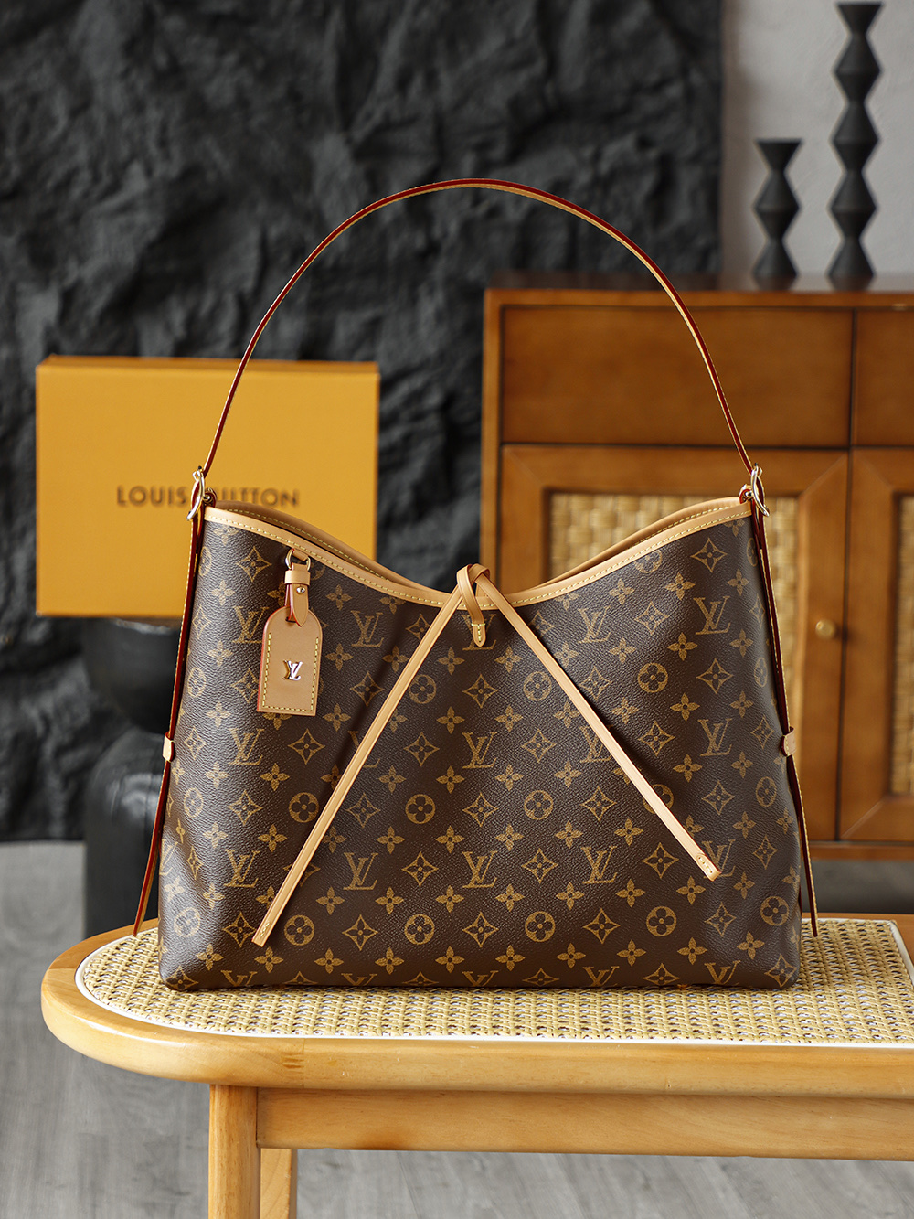 Louis Vuitton Medium Carryall M46197 Tote – Understated Everyday Handbag