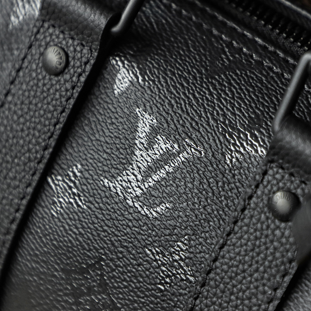Louis Vuitton Keepall 25 Travel Duffle Bag – Iconic Monogram Design