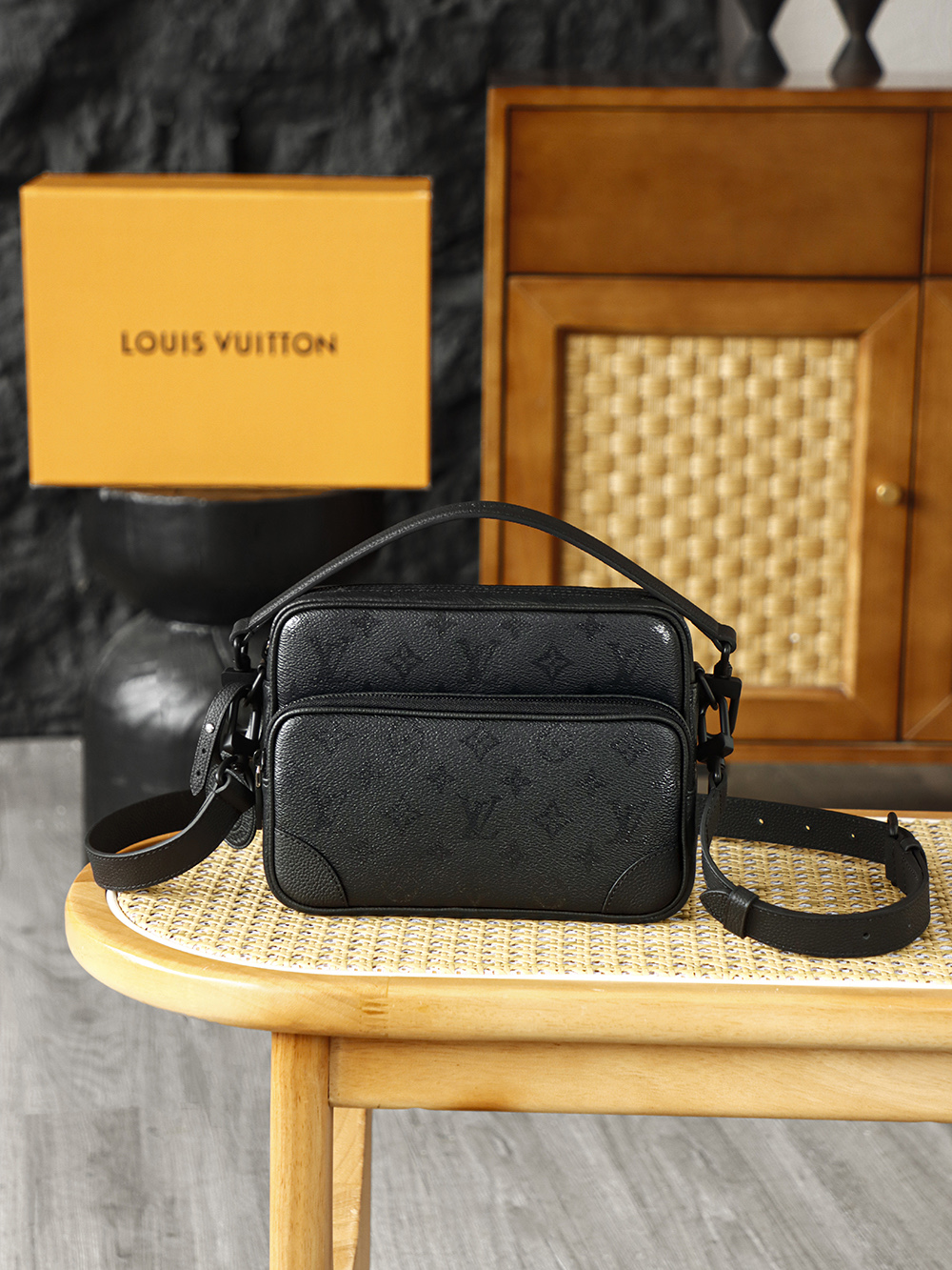 Louis Vuitton Nil Messenger Bag M26783 Midnight Black