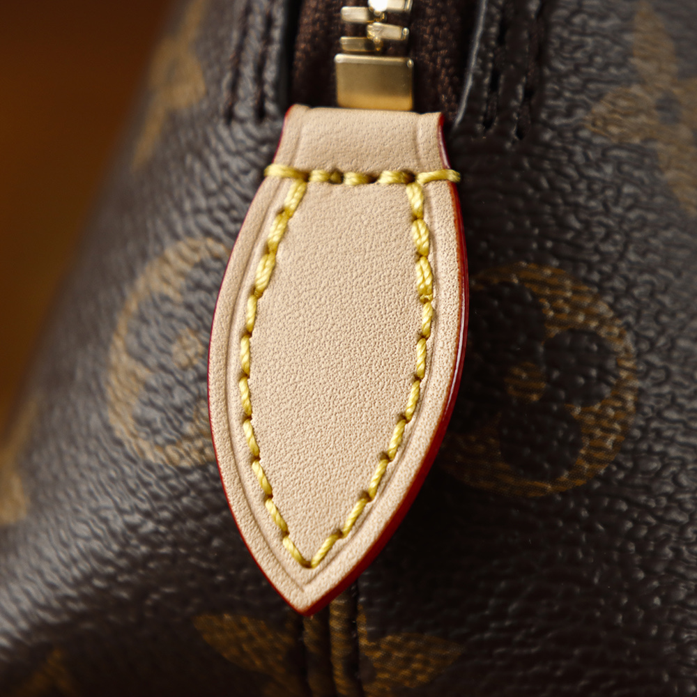 Louis Vuitton Squire East West Handbag M28953