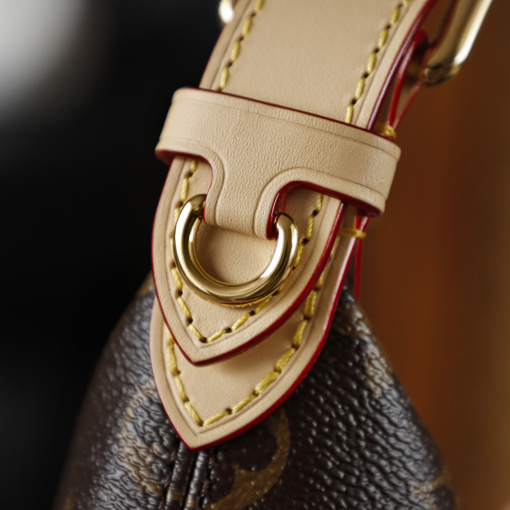 Pochette Hills Handbag M27509
