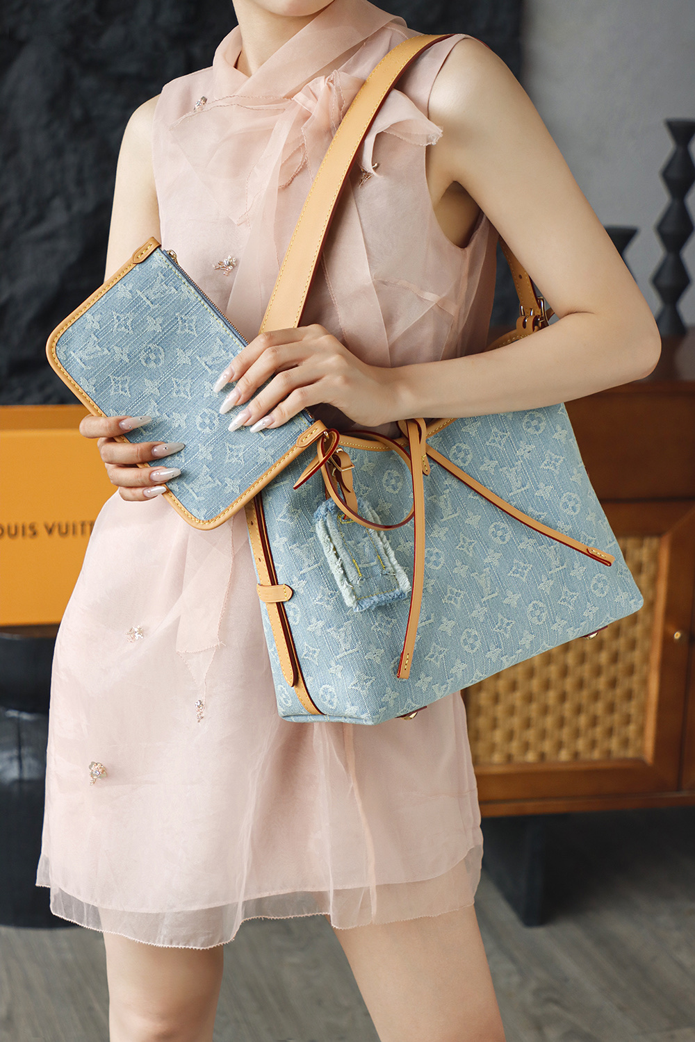 M11462 Refreshing washed blue tone, pairs perfectly with all light-colored outfits for spring and summer, giving a casual, relaxed yet chic look