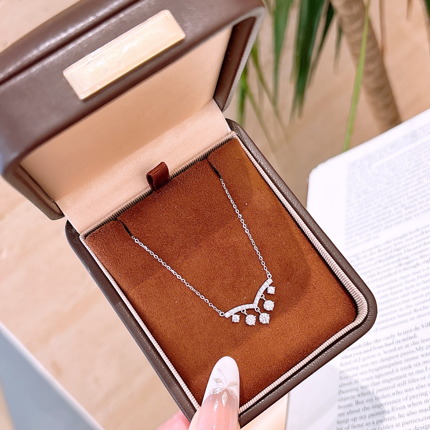 Low Allergy Silver Moissanite Necklace Intellectual Mother's Birthday