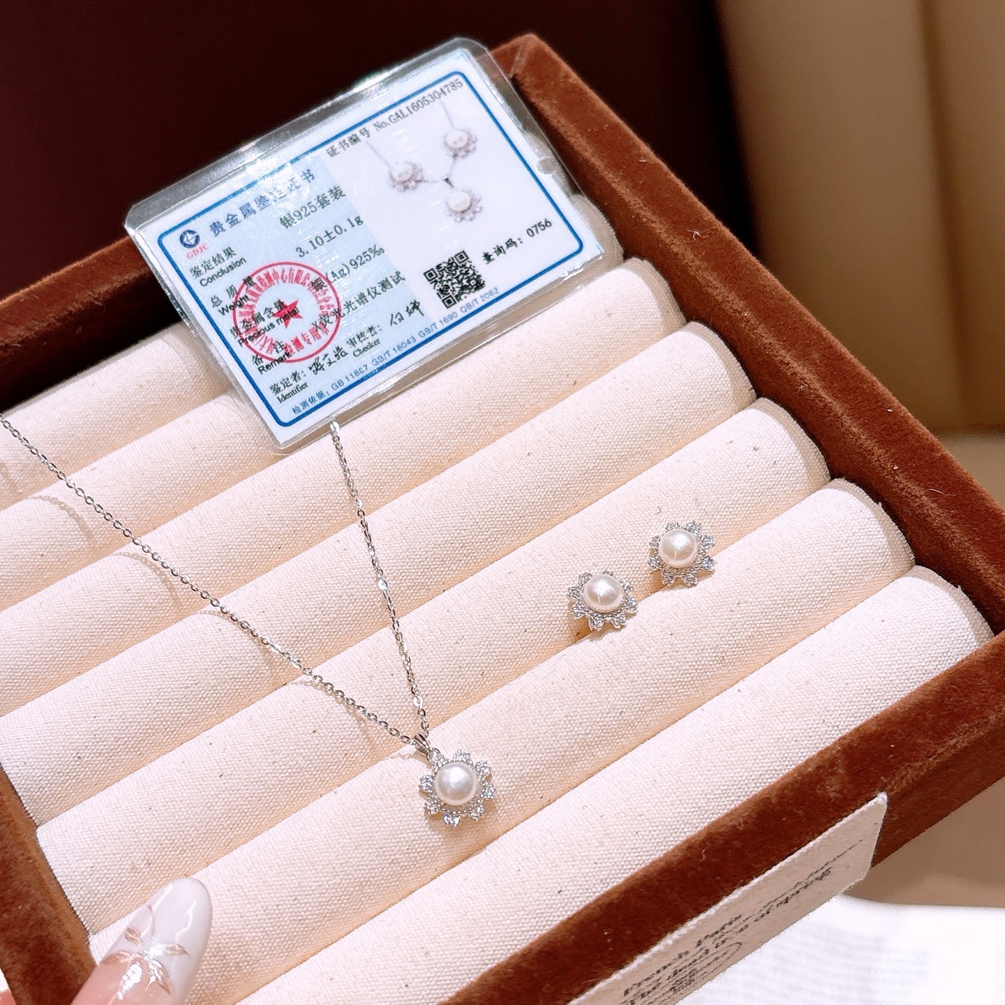 軽やか純銀ネックレスゴールド デート