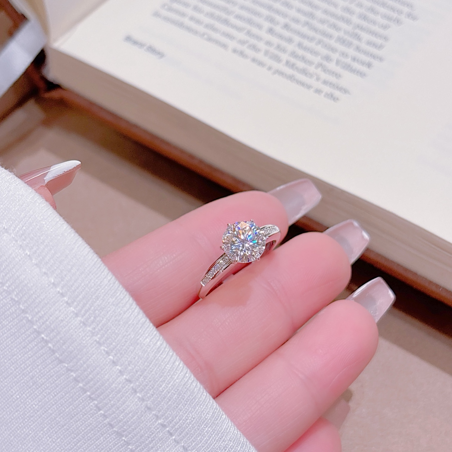 インスタ風925シルバーモアッサナイトリングゴールド 卒業