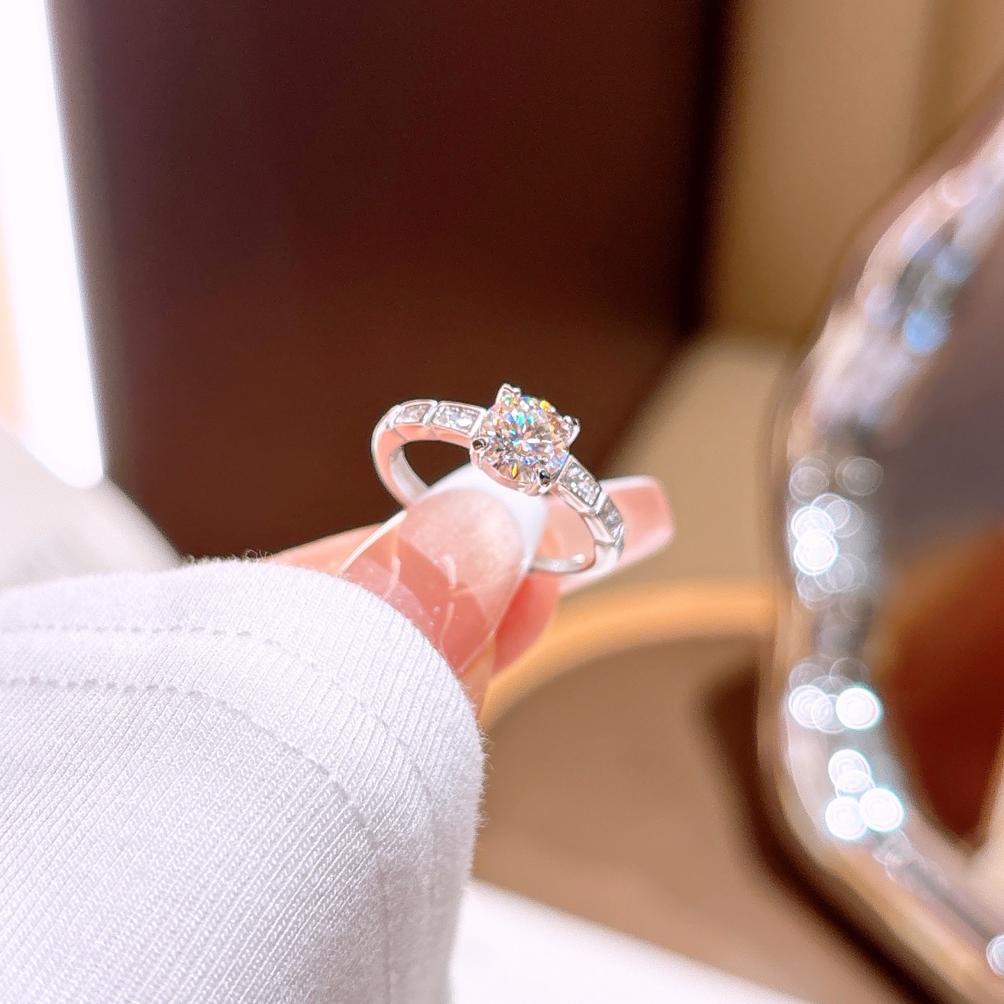 遊び心ファインシルバーモアッサナイトリングゴールド 婚姻届提出