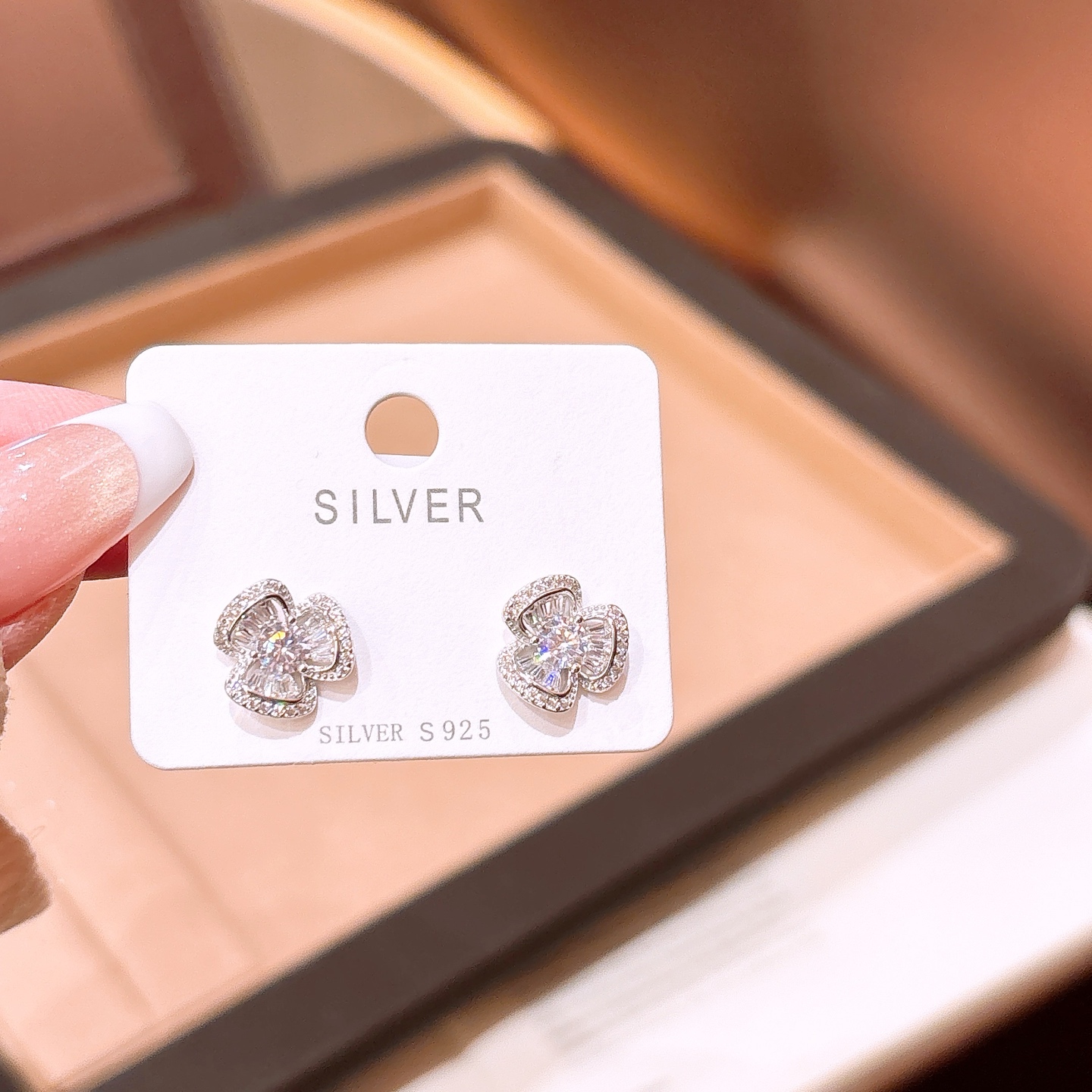 ガーリーファインシルバーイヤリングゴールド デート