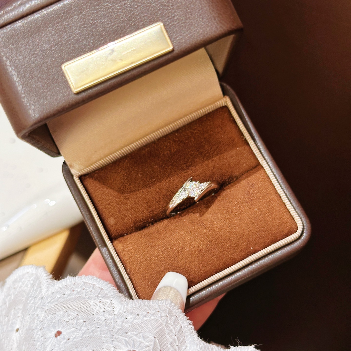 優しい925シルバーモアッサナイトリングゴールド ウェディング