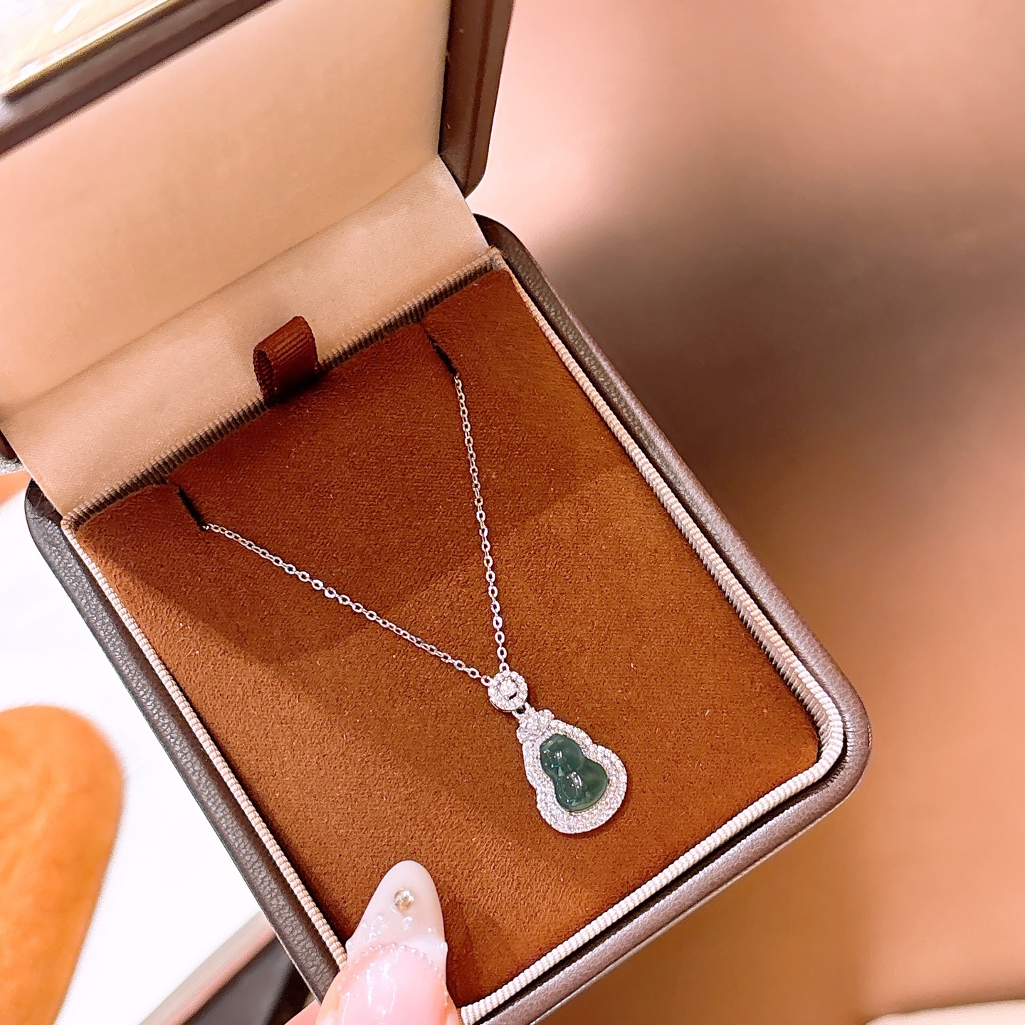 Low Allergy Silver Jadeite Necklace Delicate Housewarming Silver