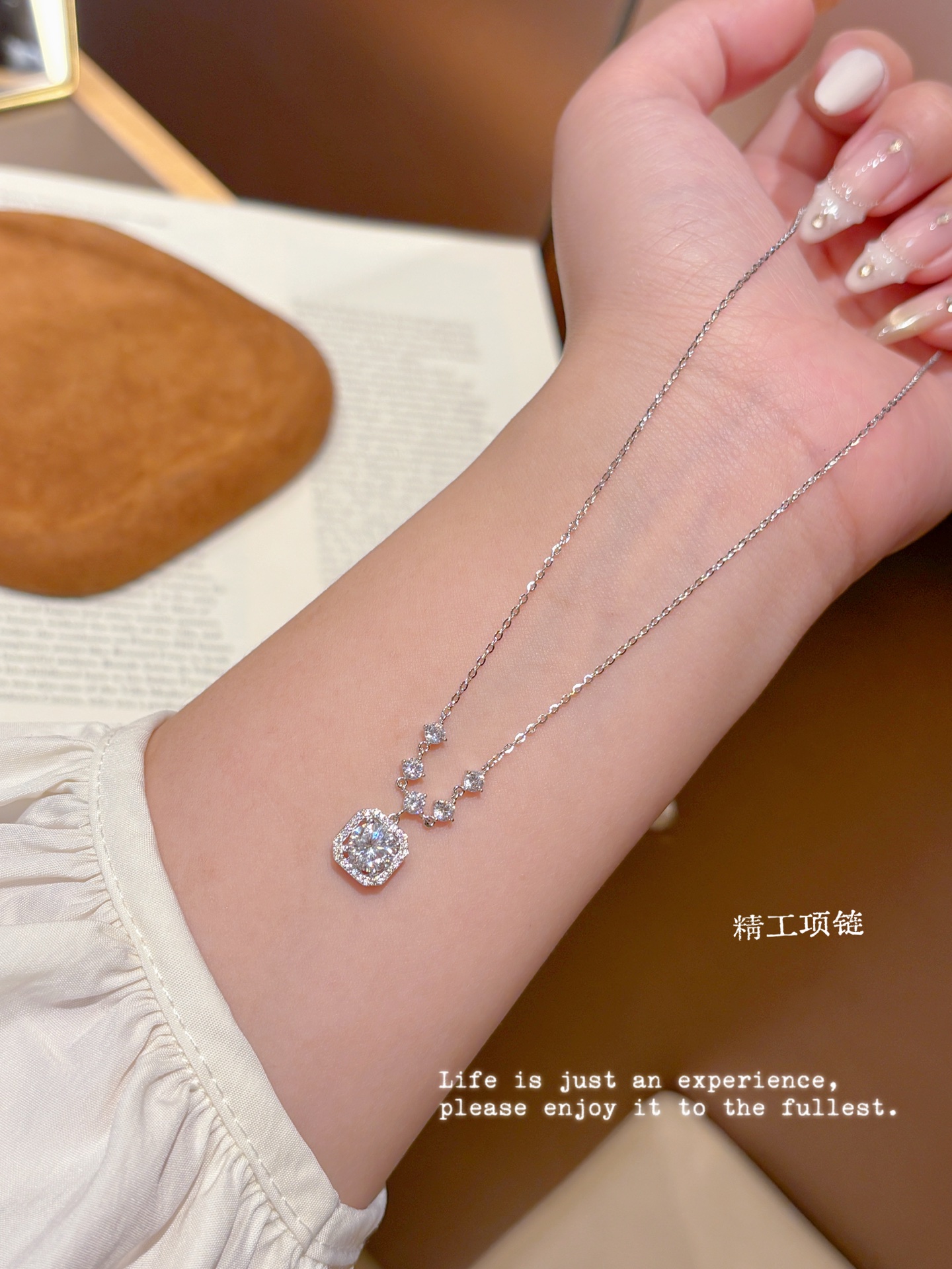 アーティスティック低アレルギー銀モアッサナイトネックレスゴールド 母の日