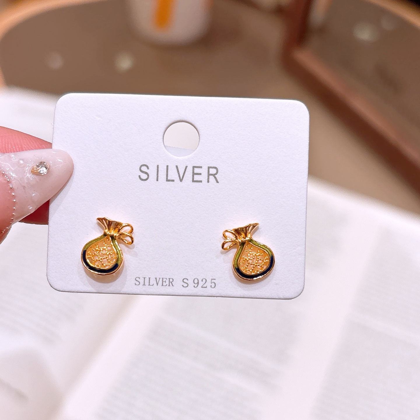 知性的アレルギー対応シルバーイヤリングゴールド 卒業