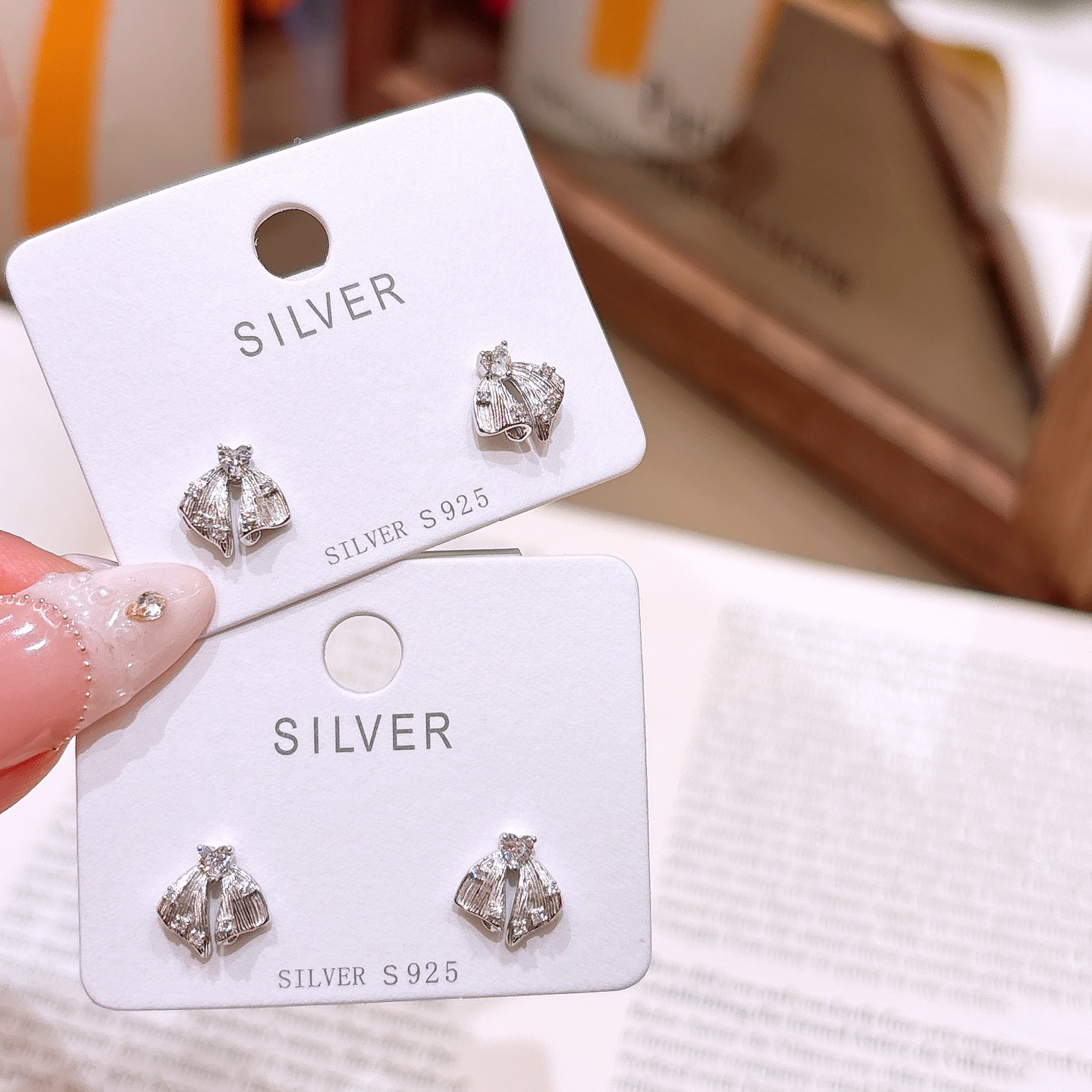 シックファインシルバーイヤリングゴールド 新築祝い