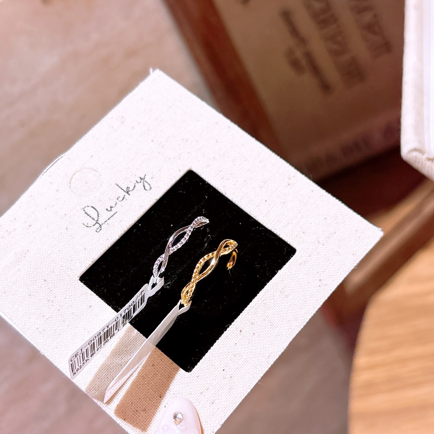 High Polish Silver Ring Light Luxury Office Gold