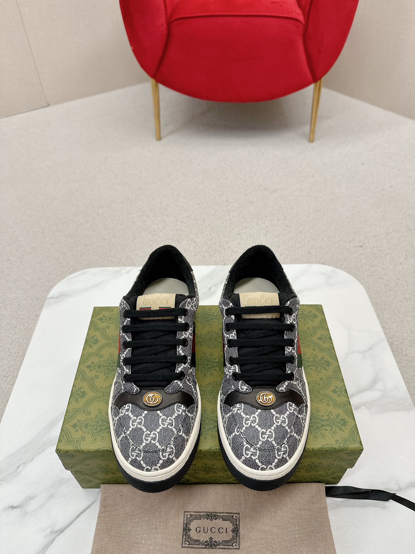 NO:167003,Female, Male Gucci———— Purchase version GG series of old dirty shoes - hot products are coming!  Nine out of ten to ten, you must get the money in stock!  Spot goods!  Spot goods!  New colors are added - the ultimate version of the market!  Buy the original version to develop... Fabric Material, Outsole, Compare the details at will!  Open molded Swarovski is a one-to-one replica diamond chain... Metal cherry pendant... Metal double G crystal cylindrical mark... Gucci original customized narrow webbing... Super flash series - flash diamond chain. Cherry decoration can be detached, one to two, and it highlights personality. Exclusive colored cowhide fabric. Handmade and old is very textured and has a sense of high-end!  The workmanship details can be reflected, and no one line is missing. The original towel cloth is delicate, soft, more comfortable and breathable, private molded steel stamped two-color original TPU sole (the lower layer is wide, the upper layer is narrow) matching packaging size women 35-40 men 39-44 (female 41 men 45 customized), casual shoes/sports shoes, gucci, swarovski, sneakers, cowhide19860909女 男 Gucci————代购版本 GG系列做旧小脏鞋-爆款来袭！ 十转九卖必上款 现货！现货！现货！新色加推-市场终极版本！ 购原版开发….面料 材质 大底 细节任意对比！ 开模施华洛世奇一比一精复刻水钻链.....金属樱桃吊坠……金属双G水晶圆柱形标……Gucci原版定制窄织带…… 超闪系列—闪钻链.樱桃装饰可拆卸,一变二任意搭配,彰扬个性 专属擦色牛皮面料.手工做旧非常有质感,自带高级感！ 做工细节图可体现,不放过一条线. 原版毛巾布里细腻柔软更舒适透气,私模钢印双色原版TPU大底(下层宽,上层窄) 配套包装 码数女35-40 男39-44（女41 男45 定制）,休闲鞋/运动鞋,gucci,swarovski,sneakers,cowhide,Women's Shoes