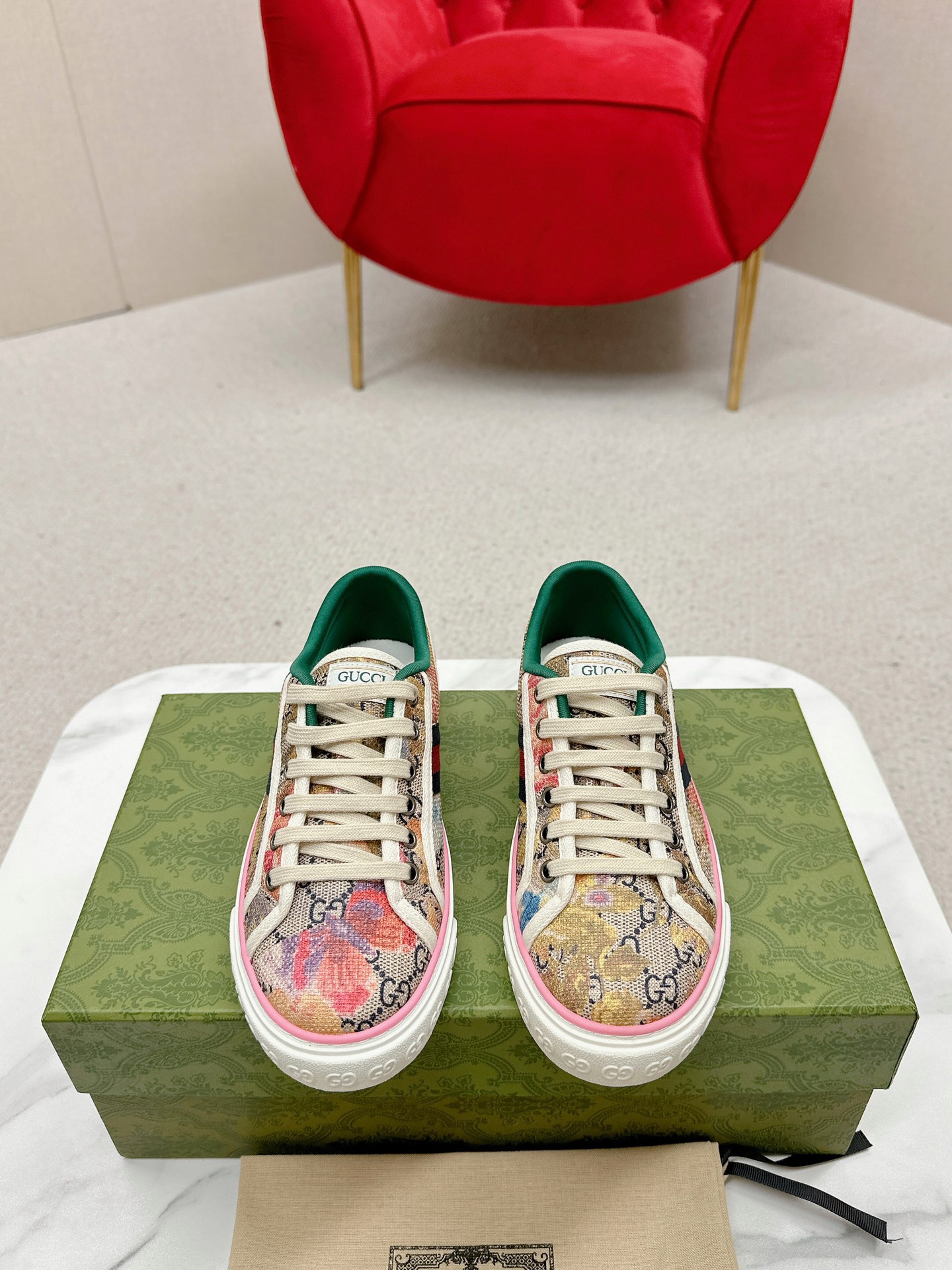 NO:682181,Women's model, newly upgraded Arrival Gucc* tennis 1977 classic series canvas shoes... Popular recommendation, G+1977×Disney collaboration series... Made of double canvas, incorporating brand elements, rich retro style, classic and sentimental, perfect memories!  Each color fabric developed by the original version is customized by the original version, and we pursue the ultimate in large-scale products!  Market-level top version Fabric customized GG cloth electric embroidery/5D printed Mickey fabric/washed distressed canvas lining customized terry cloth lining outsole original molded TPU two-color outsole Size women's size 35-40 (women's model 41 is customized and non-refundable), casual shoes/sports shoes, gucci, sneakers19860909女款 全新升级Arrival Gucc* tennis 1977 经典系列帆布鞋… 火爆推荐款,G+1977×Disney 合系作列…… 双帆布成制融品入牌元素 复古格风浓郁 经典与情怀都让人完美回忆！ 原版开发每个颜色布料都是原版定制的,大货追极求致！市场级顶版本 面料定制GG布电绣/5D打印米奇面料/水洗做旧帆布 内里定制毛巾布内里 大底原版开模TPU双色大底 码数女码35-40（女款41定做不退换）,休闲鞋/运动鞋,gucci,sneakers,Women's Shoes