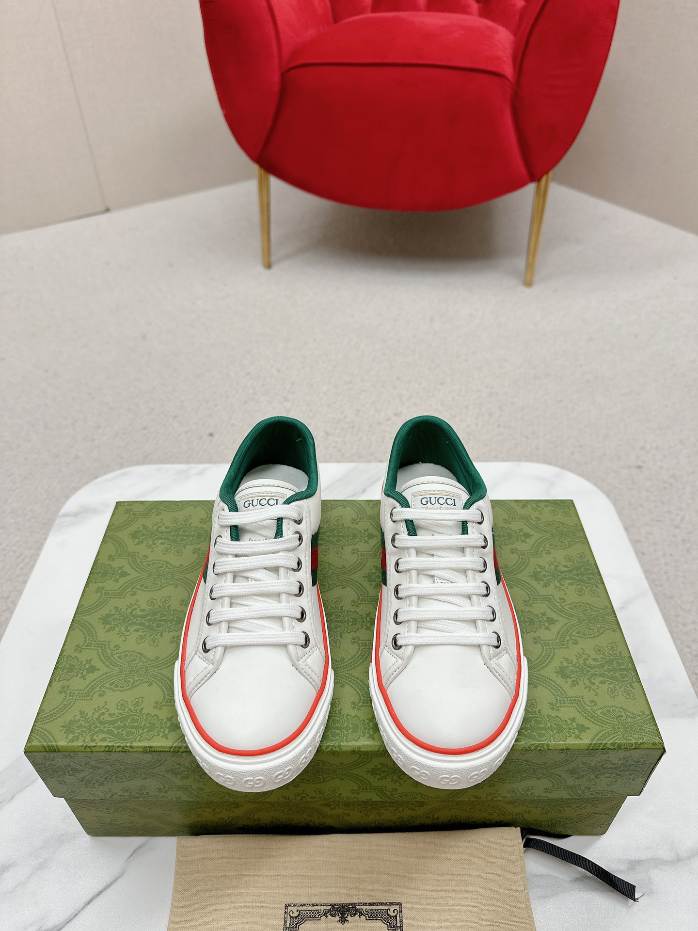 NO:682179,Women's style Men's style Newly upgraded Arrival Gucc* tennis 1977 classic series canvas shoes... Popular recommendation, G+1977×Disney collaboration series... Made of double canvas, incorporating brand elements, rich retro style, classic and sentimental, perfect memories!  Each color fabric developed by the original version is customized by the original version, and we pursue the ultimate in large-scale products!  Market-level top version Fabric customized GG cloth electric embroidery/5D printed Mickey fabric/washed distressed canvas lining Customized terry cloth lining Outsole original molded TPU two-color outsole Sizes female 35-40, male 39-44 (female 41, male 45 custom-made, non-refundable), casual shoes/sports shoes, gucci, sneakers19860909女款 男款 全新升级Arrival Gucc* tennis 1977 经典系列帆布鞋… 火爆推荐款,G+1977×Disney 合系作列…… 双帆布成制融品入牌元素 复古格风浓郁 经典与情怀都让人完美回忆！ 原版开发每个颜色布料都是原版定制的,大货追极求致！市场级顶版本 面料定制GG布电绣/5D打印米奇面料/水洗做旧帆布 内里定制毛巾布内里 大底原版开模TPU双色大底 码数女码35-40,男39-44（女款41 男款45定做不退换）,休闲鞋/运动鞋,gucci,sneakers,Women's Shoes