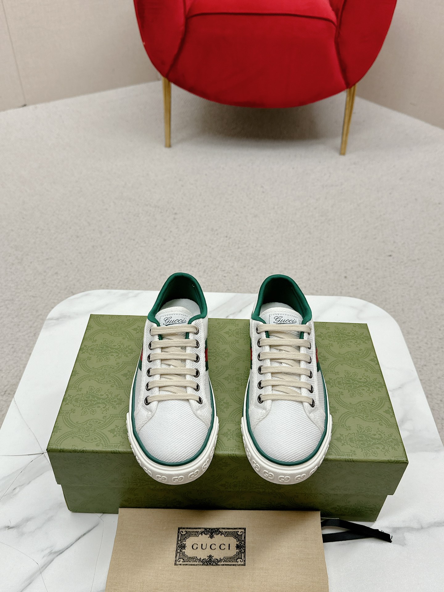 NO:682150,Women's style Men's style Newly upgraded Arrival Gucc* tennis 1977 classic series canvas shoes... Popular recommendation, G+1977×Disney collaboration series... Made of double canvas, incorporating brand elements, rich retro style, classic and sentimental, perfect memories!  Each color fabric developed by the original version is customized by the original version, and we pursue the ultimate in large-scale products!  Market-level top version Fabric customized GG cloth electric embroidery/5D printed Mickey fabric/washed distressed canvas lining Customized terry cloth lining Outsole original molded TPU two-color outsole Sizes female 35-40, male 39-44 (female 41, male 45 custom-made, non-refundable), casual shoes/sports shoes, gucci, sneakers19860909女款 男款 全新升级Arrival Gucc* tennis 1977 经典系列帆布鞋… 火爆推荐款,G+1977×Disney 合系作列…… 双帆布成制融品入牌元素 复古格风浓郁 经典与情怀都让人完美回忆！ 原版开发每个颜色布料都是原版定制的,大货追极求致！市场级顶版本 面料定制GG布电绣/5D打印米奇面料/水洗做旧帆布 内里定制毛巾布内里 大底原版开模TPU双色大底 码数女码35-40,男39-44（女款41 男款45定做不退换）,休闲鞋/运动鞋,gucci,sneakers,Women's Shoes