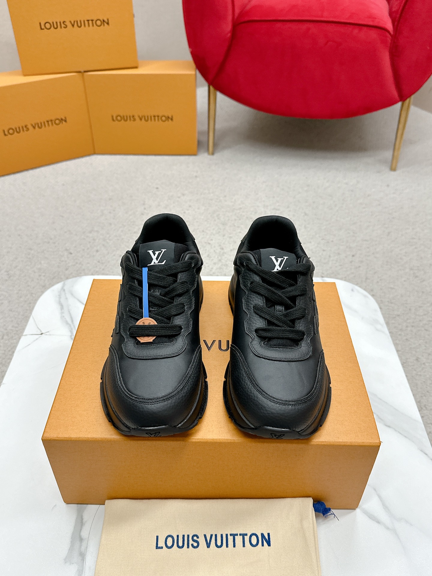 NO:265979,LV Louis Vuitton's latest spring and summer sneakers, 2025 spring and summer new style, top version original consistent counter focuses on the latest casual shoes, hard goods on the new purchasing level!  Full of high-end feeling!  A popular model by domestic and foreign bloggers, retro and fashionable, height-enhancing artifact, which is beautiful and beautiful!  Wear it with a lot of happiness!  The main model of the official website: upper: lychee pattern calfskin (the texture is delicate and not very thick) fabric inner: imported Italian breathable gauze mesh Outsole: original molded TPU outsole Size: men's 39-44 (45 customized), casual shoes/sports shoes, louis vuitton, louis vuitton, sneakers, cowhide19860909LV路易威登春夏最新款运动鞋 2025春夏新款 顶级版本原版一致专柜主打最新款休闲鞋 硬货上新代购级别！高级感十足！国内外博主刷爆的一款,复古又时髦 增高神器 上脚美炸了！穿上满满的幸福感！官网主推款 鞋面:荔枝纹小牛皮（纹路细腻不是很粗那种）面料内里:意大利进口透气纱网 大底:原版开模TPU大底Size:男39-44（45定制）,休闲鞋/运动鞋,louis vuitton,louis vuitton,sneakers,cowhide,Women's Shoes