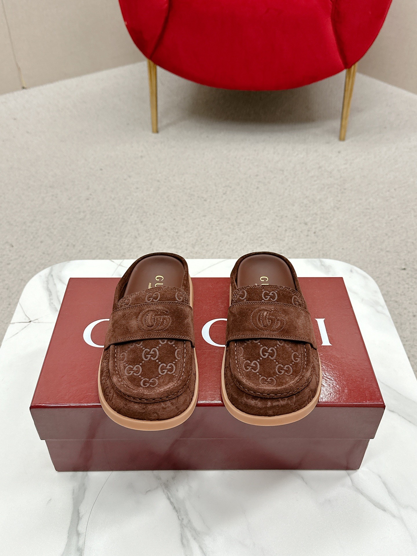 NO:265973,GUCCI Gucci women's thick shoes, slippers, muto, slippers, and sneakers are popular on the whole network for 100 weeks. All the big guys have made a big hit. Original purchase and sale are perfectly engraved. Imported matte leather cow, inner cowhide inner cow, inner sole shoe version original shoe mold sole size ruler for women 35-40 (41. No return or exchange), semi-drag, gucci, cowhide19860909GUCCI古驰女士厚鞋拖底包穆头勒鞋拖鞋爆火全网100周场秀年大款爆无不版原开购发买原版比一一完美刻复 料面进口磨砂皮牛 里内牛皮里内 底鞋版原开鞋模底 码尺女35-40(41.制定不退换不）,半拖,gucci,cowhide,Women's Shoes