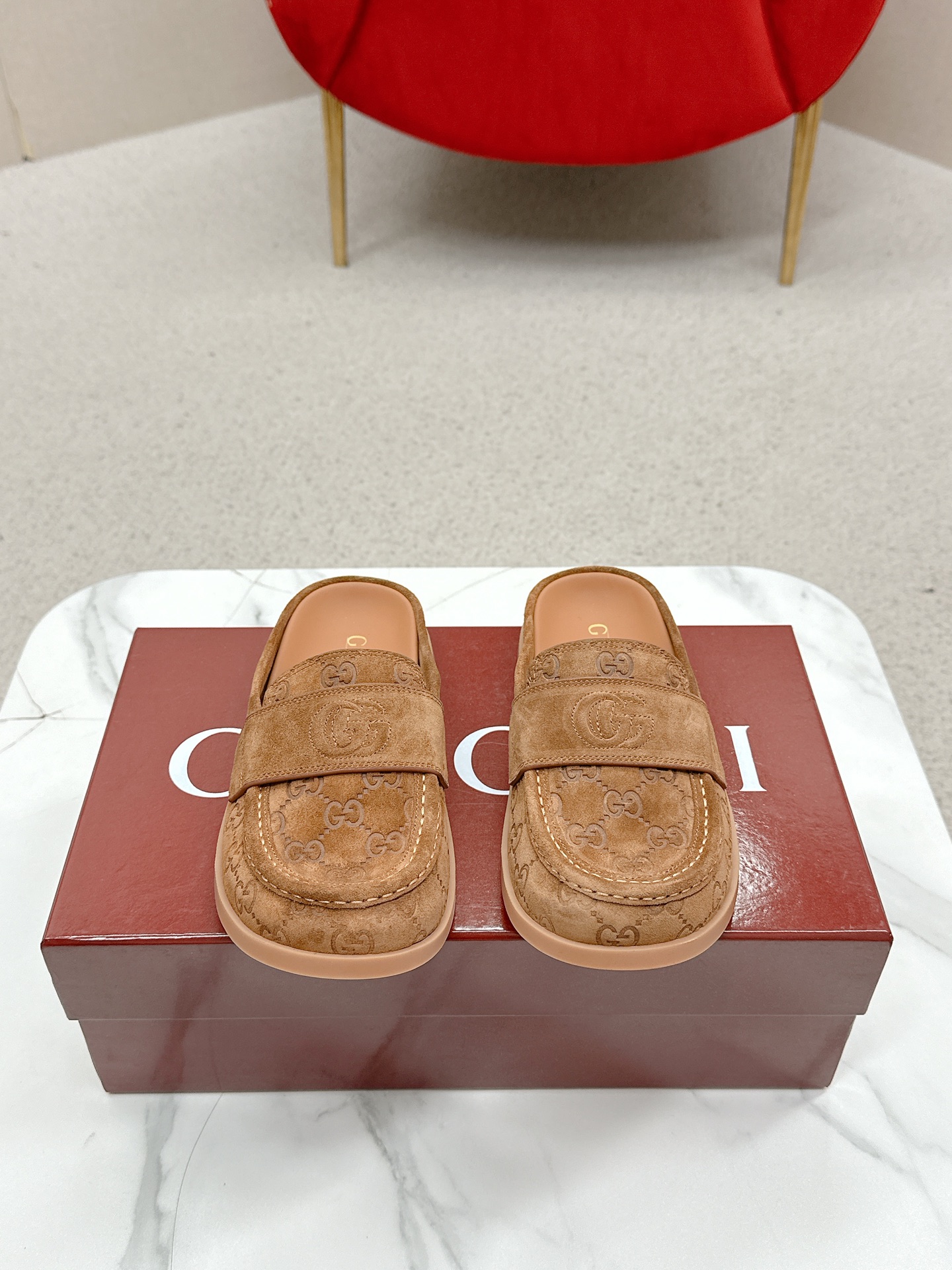 NO:265975,GUCCI Gucci Women's Thick Sole Slippers Bag Toe Mules Slippers and Slippers are popular on the Internet for the 100th Anniversary Show. No original version, no development, purchase the original version, one to one perfect reproduction. Imported frosted cowhide, inner lining, cowhide, original molded sole, size women's 35-40 (41. Customized, no return or replacement), semi-drag, gucci, gucci, slippers, cowhide19860909GUCCI古驰女士厚底拖鞋包头穆勒鞋拖鞋火爆全网100周年秀场大爆款无原版不开发购买原版一比一完美复刻 面料进口磨砂牛皮 内里牛皮内里 鞋底原版开模鞋底 尺码女35-40(41.定制不退不换）,半拖,gucci,gucci,slippers,cowhide,Women's Shoes