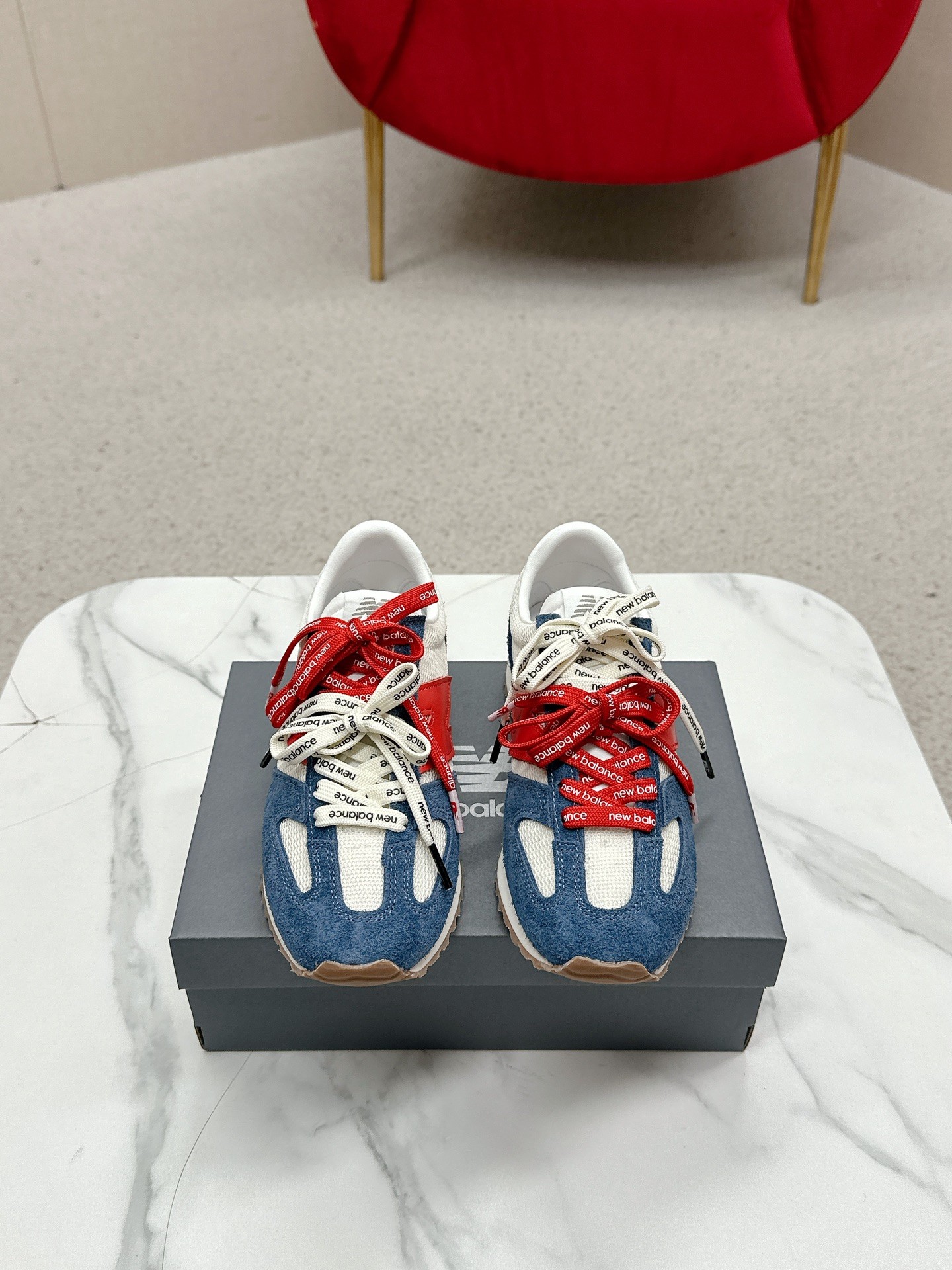 NO:265969,NEWBALANCE New Balance NB 471 retro jogging shoes same as Zhang Yuanying Retro Pioneer casual sports jogging shoes, Italian street style from the 1970s!  nb New Balance 471 series, a new look created with a purer retro style design. The side is also deconstructed, and the n-character logo is presented in an old embossed style. Multi-lace matching and outfit, girlish and fashionable. Original open mold combination sole Size: 35-40 (40 customization, no return and exchange), casual shoes/sports, new balance, sneakers19860909NEWBALANCE 新百伦NB 471复古慢跑鞋张元英同款 复古先锋休闲运动慢跑鞋,上世纪70年代的意大利街头风格！nb新百伦 全新 newbalance 471 系列,以更纯粹的复古风格设计打造的全新造型.侧身还以解构设计,将n字标志以做旧压花样式呈现 多鞋带搭配穿搭 少女感 时尚感十足 原版开模组合大底 Size:35-40（40定制 不退换）,休闲鞋/运动鞋,new balance,sneakers,Women's Shoes