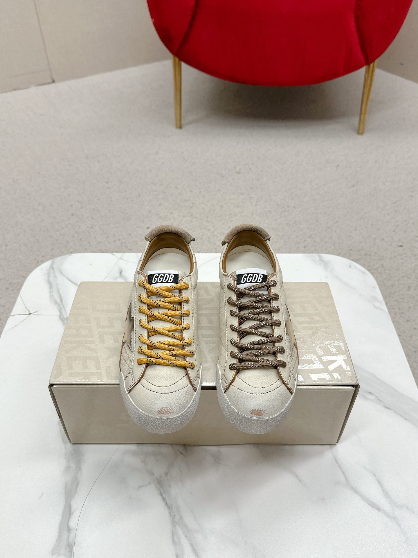 NO:265965,GGDB Golden Goos* 25ss German training shoes ggdb classic couples small dirty shoes. To the point of being popular, white shoes, and various small dirty shoes are worn!  Celebrity private server demonstration × It’s so versatile!  No need to worry about washing shoes anymore!  Original custom cowhide (the essence of old making) inner towel   cowhide foot pad, original mold opening 3.5cm ** latex insole... irregular hand polishing torn upper, even the soles are polished and worn~~ Size #women 35-40 (40 custom made without return), casual shoes/sports shoes, sneakers, cowhide19860909GGDB Golden Goos* 25ss 德训鞋ggdb经典情侣款小脏鞋 火红程度上怼小白鞋,下踩各类小脏鞋！ 明星私服上脚示范 ×就是这么百搭 ！再也不用担心洗鞋的问题啦！ 鞋面原版定制牛皮（做旧精髓所在）内里毛巾 牛皮垫脚,原版开模3.5cm内**乳胶鞋垫…… 不规则手工打磨做破鞋面,就连鞋底也是打磨做旧的~~ 码数#女35-40（40订做不退换）,休闲鞋/运动鞋,sneakers,cowhide,Women's Shoes