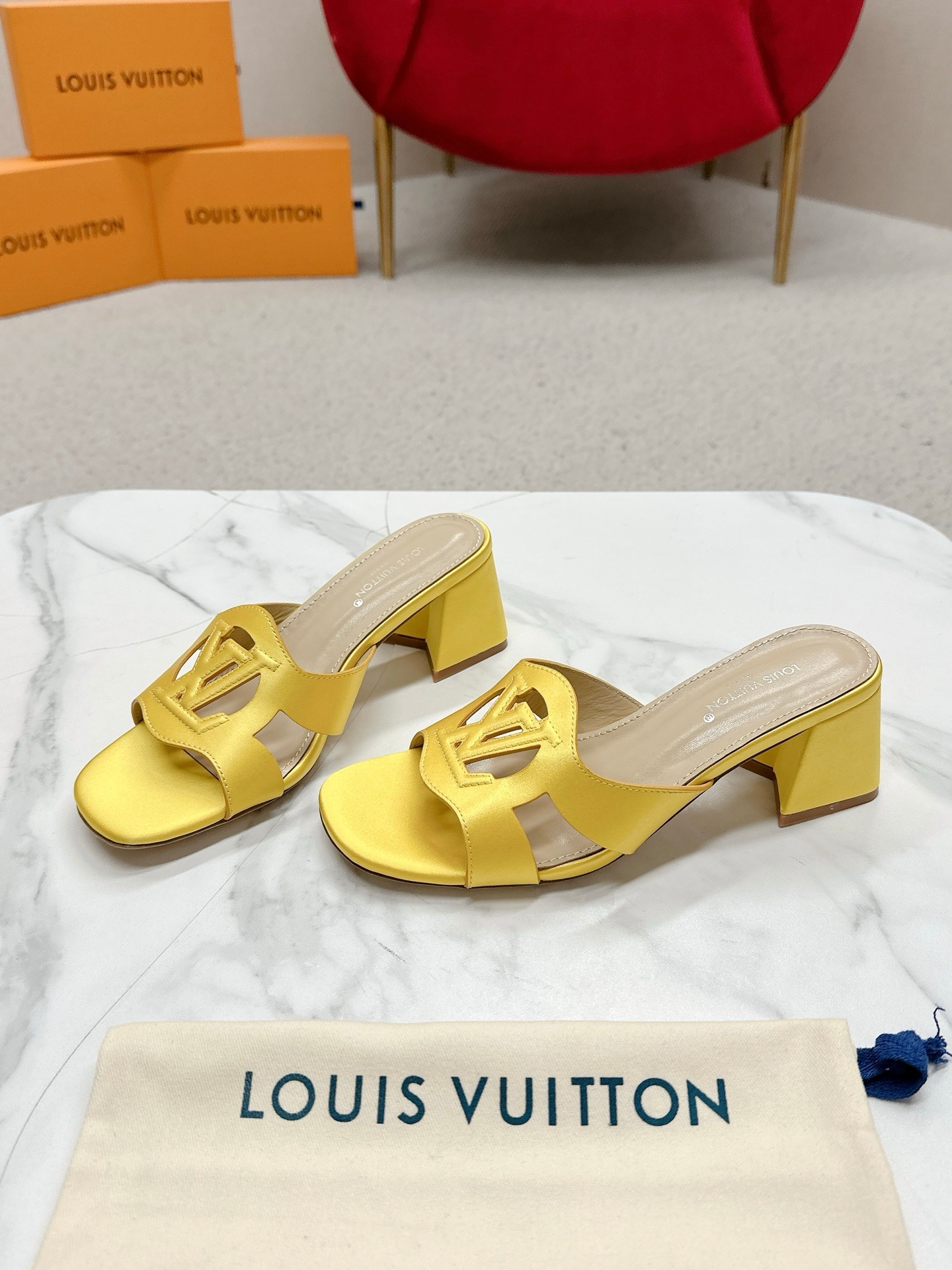 “Authentic Louis Vuitton 648Losis Heel Sandals: Top Version Review and Street Style Inspiration” - 图片 6