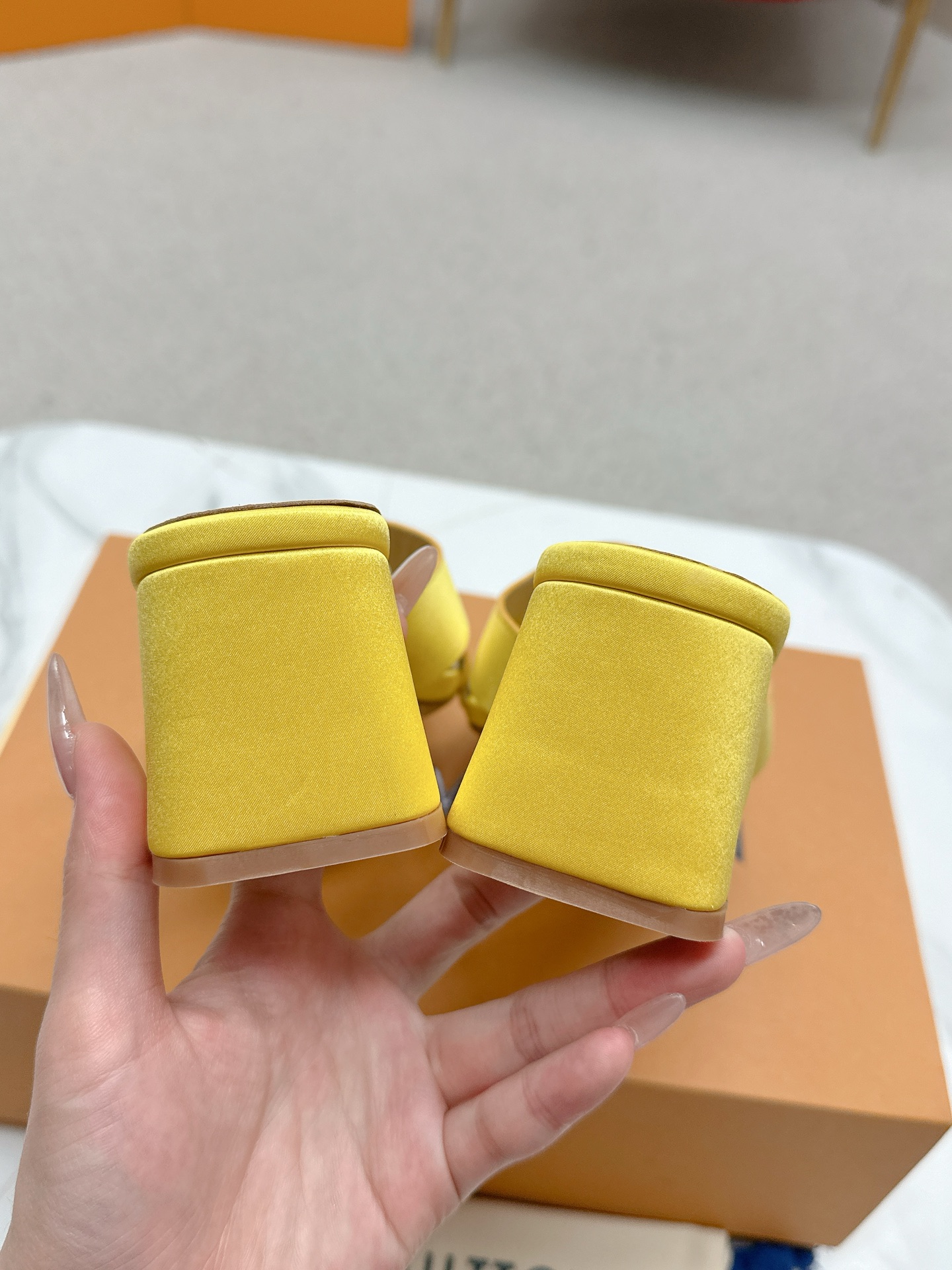 “Authentic Louis Vuitton 648Losis Heel Sandals: Top Version Review and Street Style Inspiration” - 图片 8