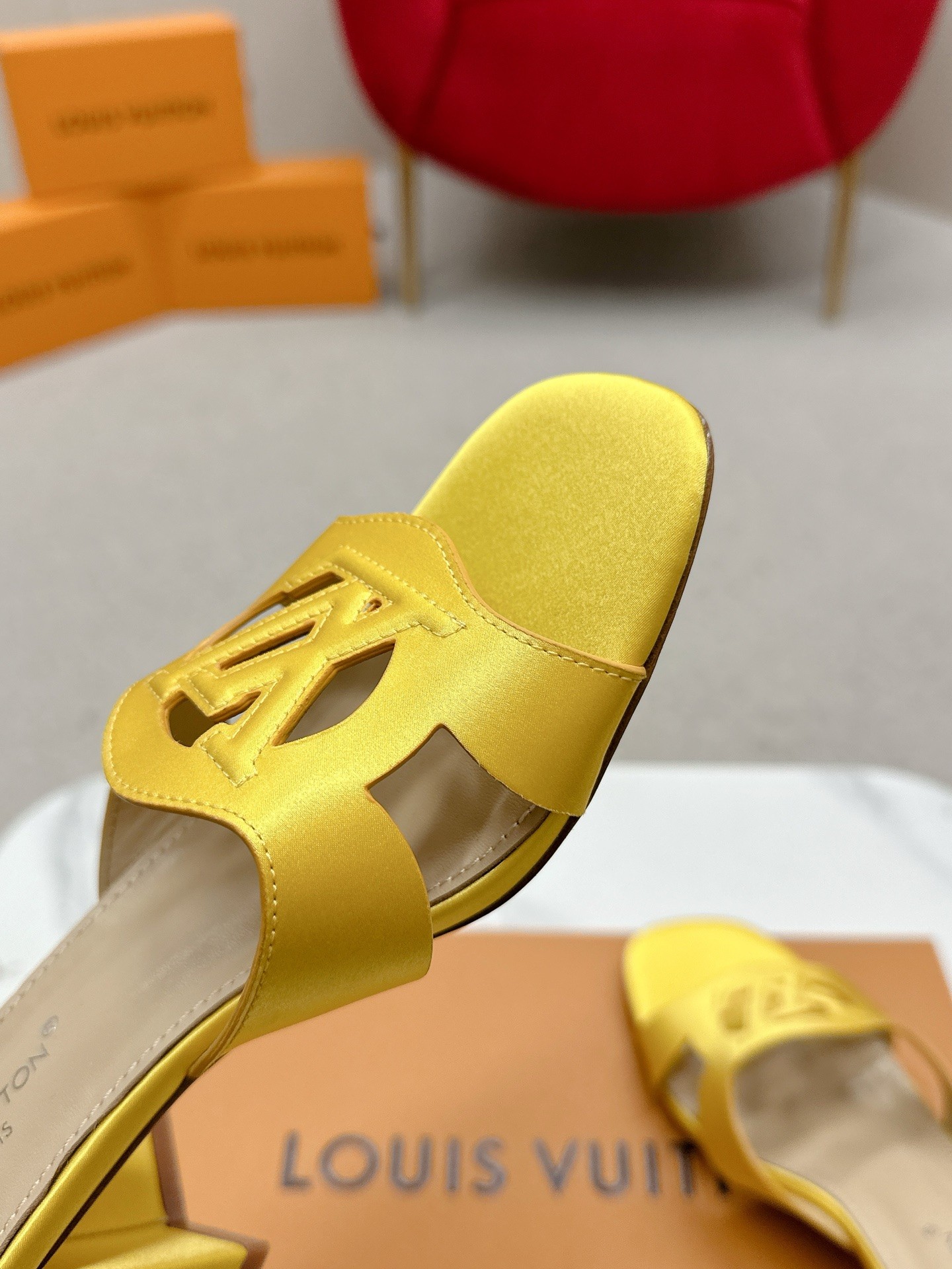 “Authentic Louis Vuitton 648Losis Heel Sandals: Top Version Review and Street Style Inspiration” - 图片 7