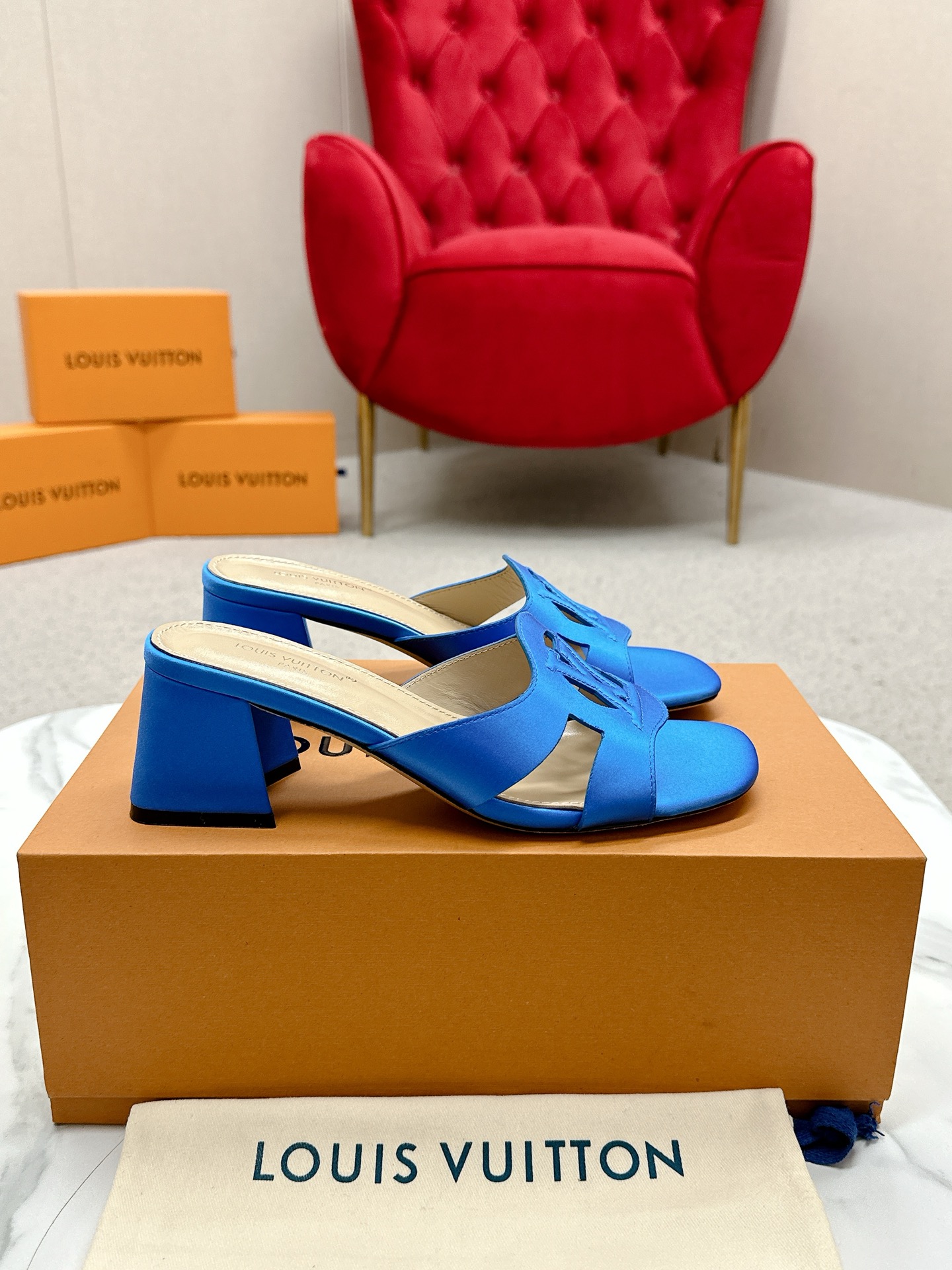 “Authentic Louis Vuitton 648 Lossis Heel Sandals: Top Version Review and Street Style Trends” - 图片 3