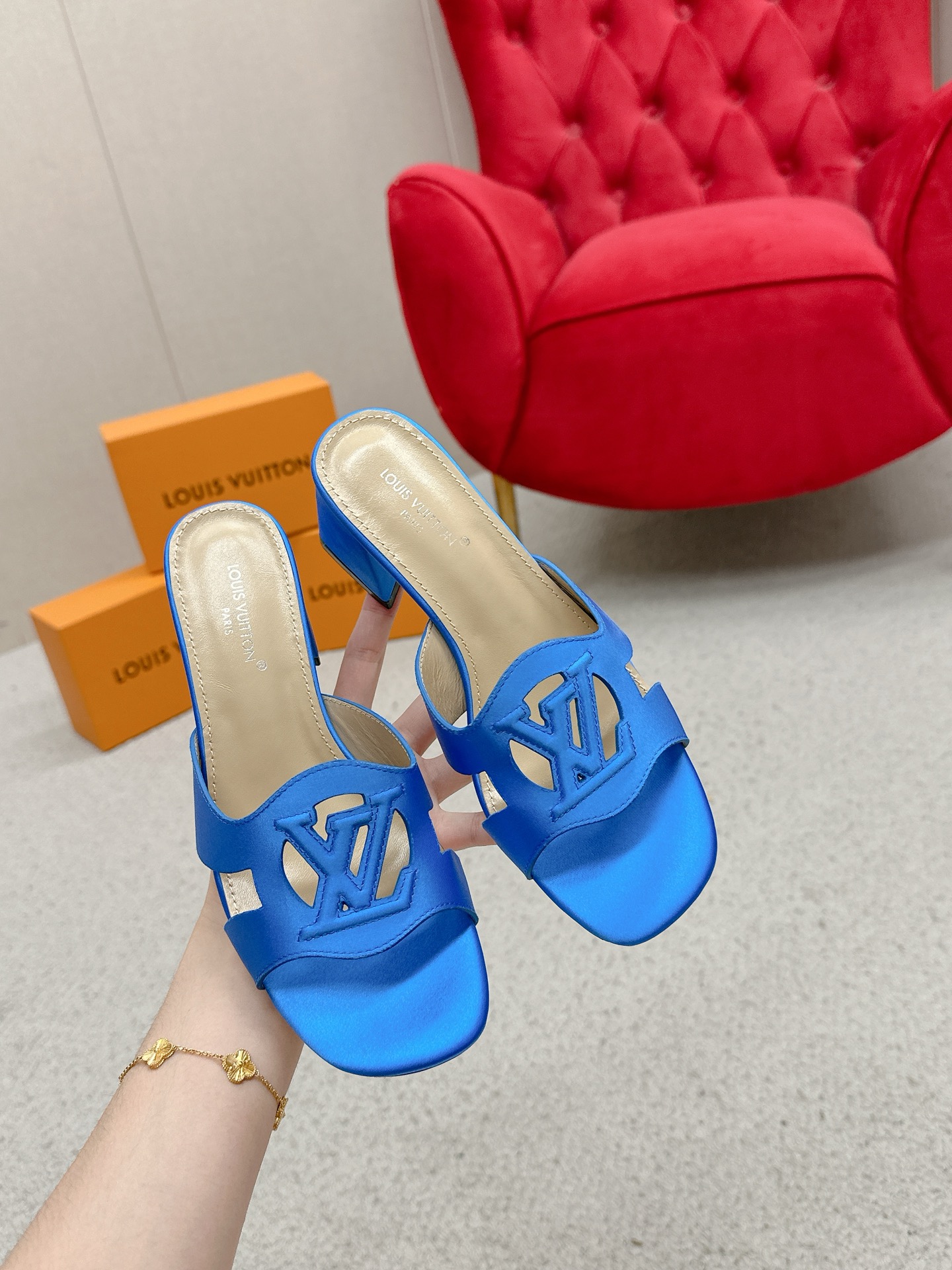 “Authentic Louis Vuitton 648 Lossis Heel Sandals: Top Version Review and Street Style Trends” - 图片 5