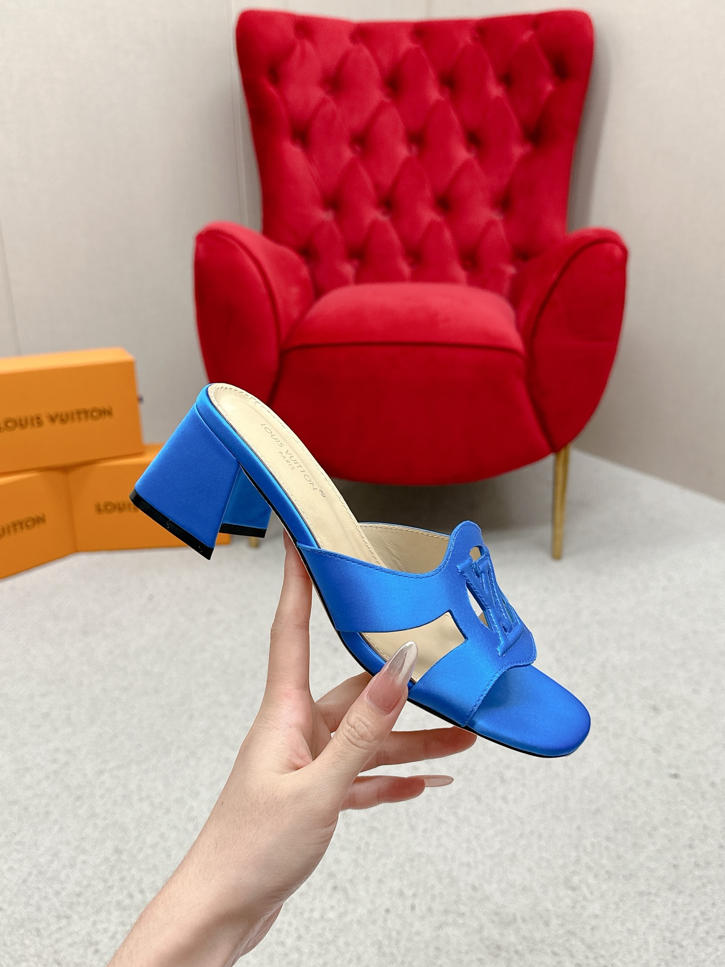 “Authentic Louis Vuitton 648 Lossis Heel Sandals: Top Version Review and Street Style Trends” - 图片 4