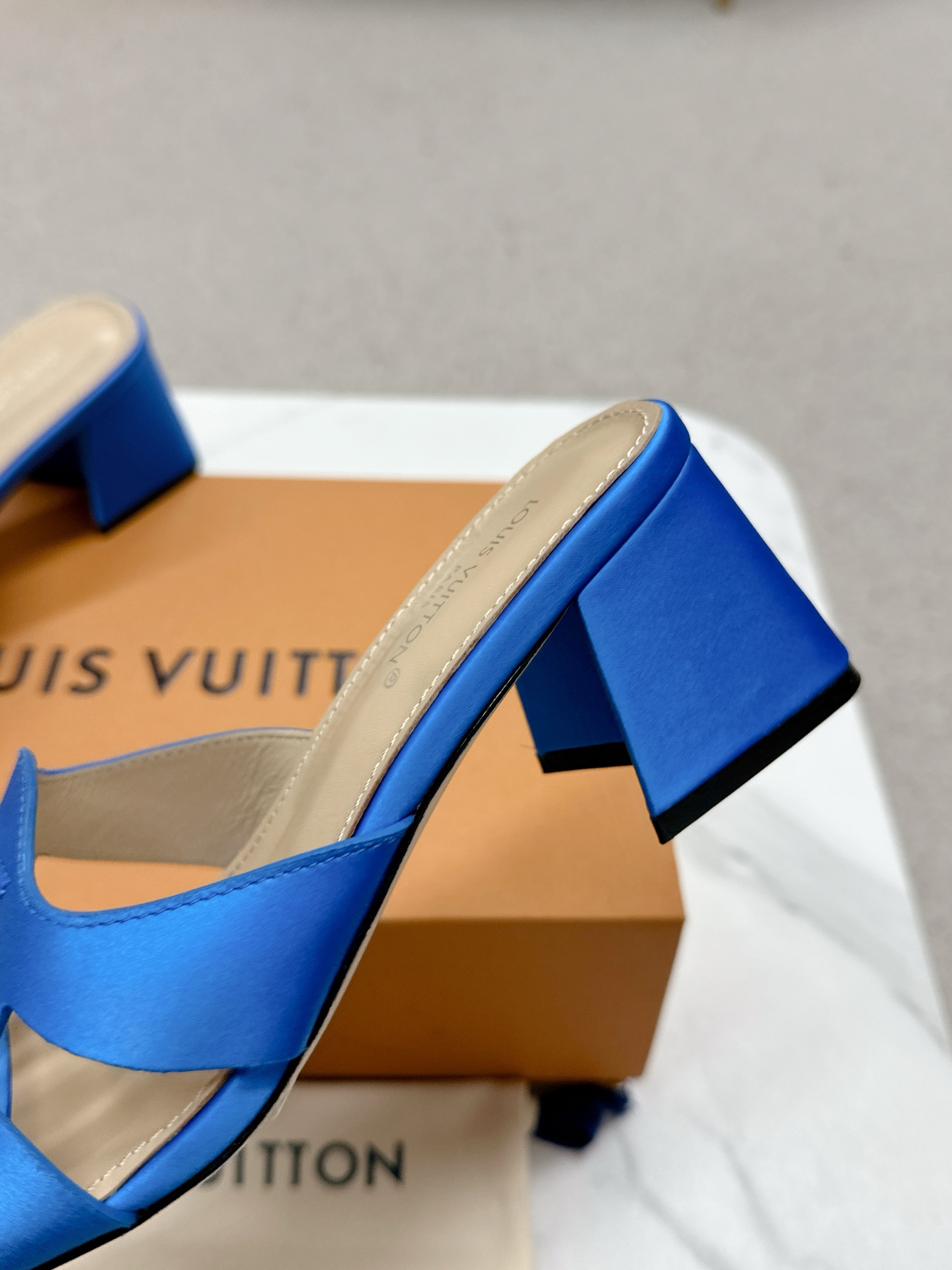 “Authentic Louis Vuitton 648 Lossis Heel Sandals: Top Version Review and Street Style Trends” - 图片 8
