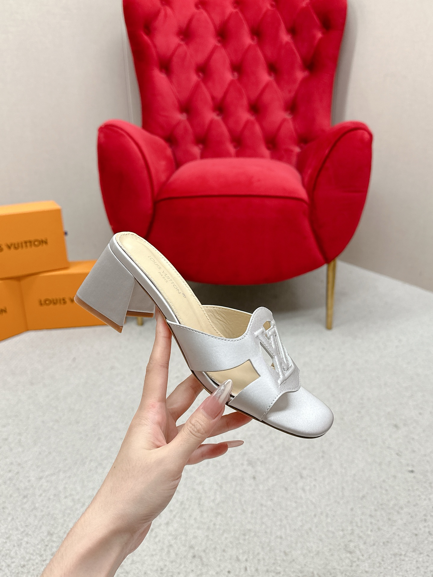 Title: Louis Vuitton 648 Heel Sandals Review Summary: Review of top version Louis Vuitton 648 heel sandals, praising their quality and style. - 图片 4
