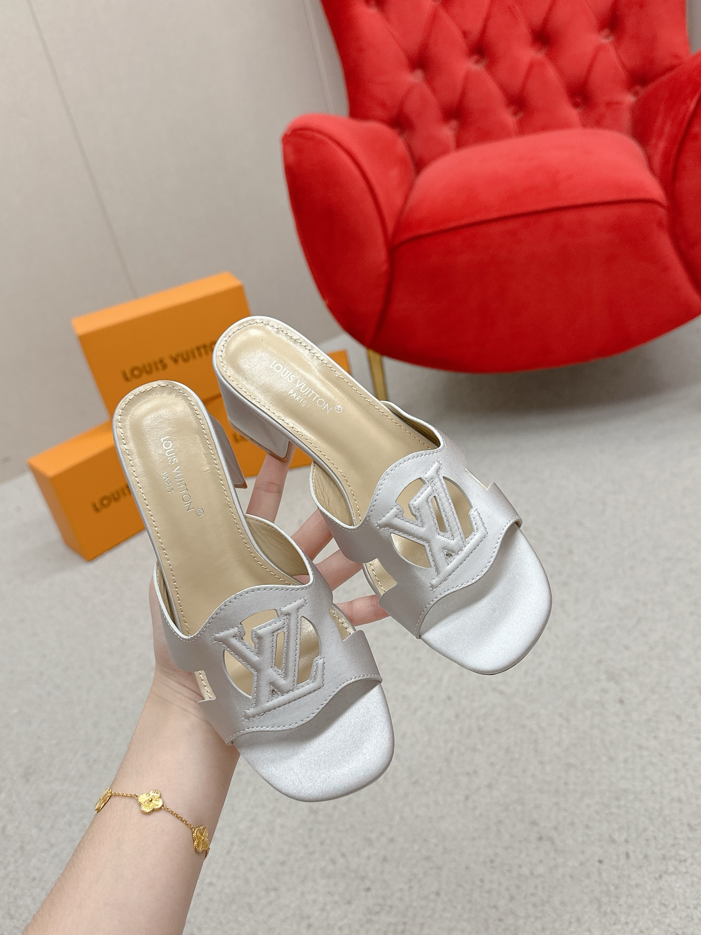 Title: Louis Vuitton 648 Heel Sandals Review Summary: Review of top version Louis Vuitton 648 heel sandals, praising their quality and style. - 图片 5