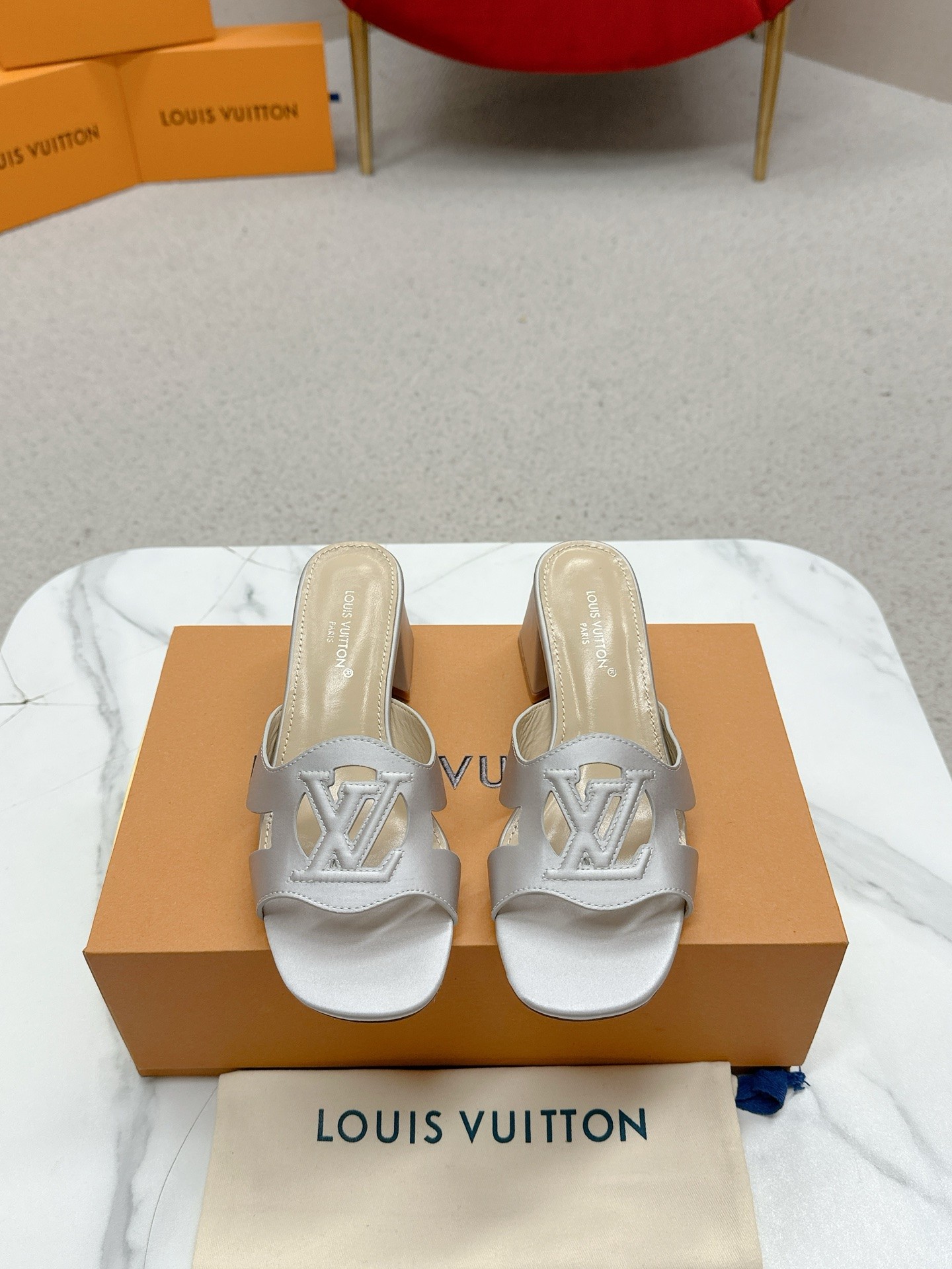 Title: Louis Vuitton 648 Heel Sandals Review Summary: Review of top version Louis Vuitton 648 heel sandals, praising their quality and style. - 图片 2