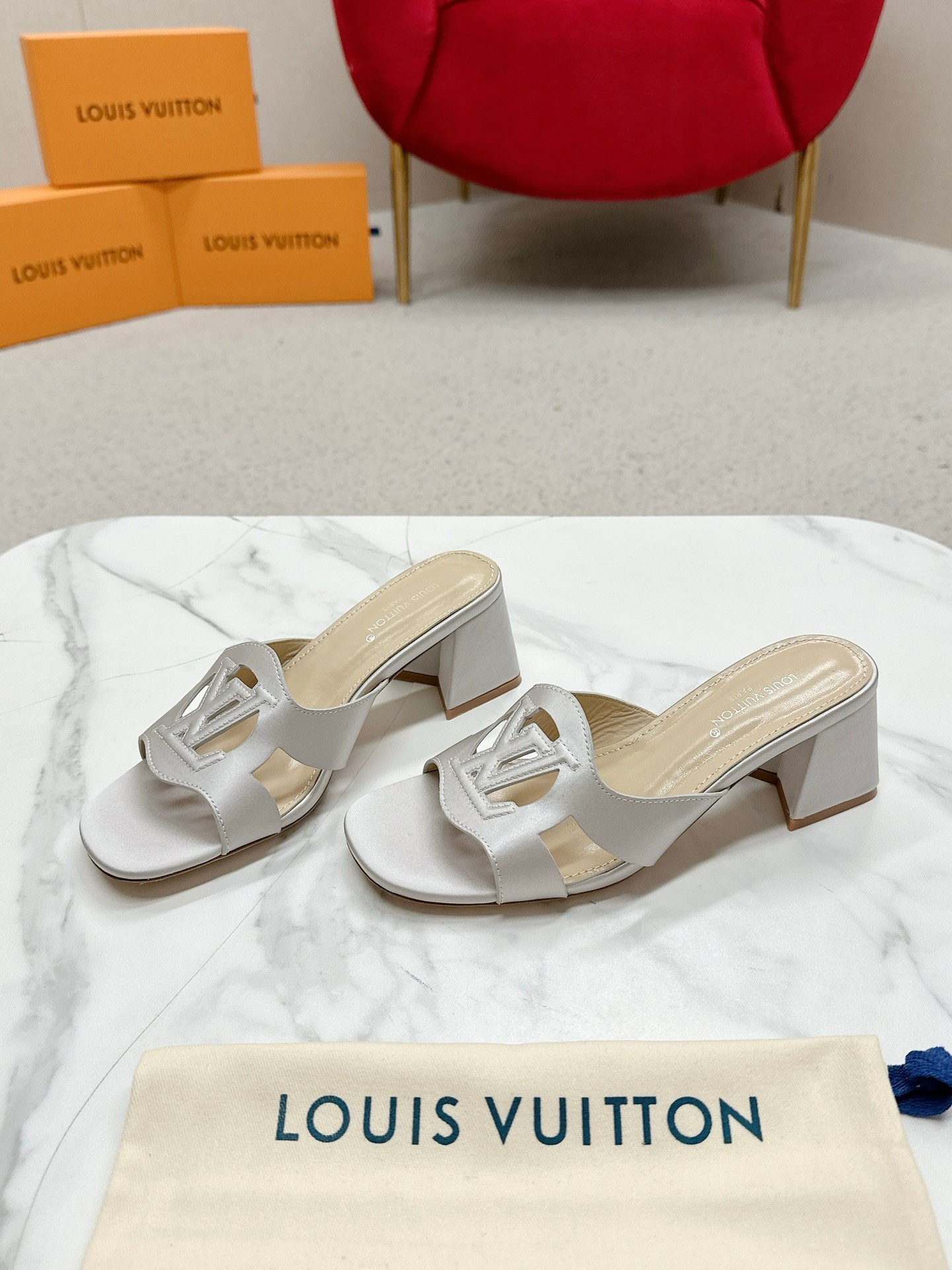 Title: Louis Vuitton 648 Heel Sandals Review Summary: Review of top version Louis Vuitton 648 heel sandals, praising their quality and style. - 图片 6