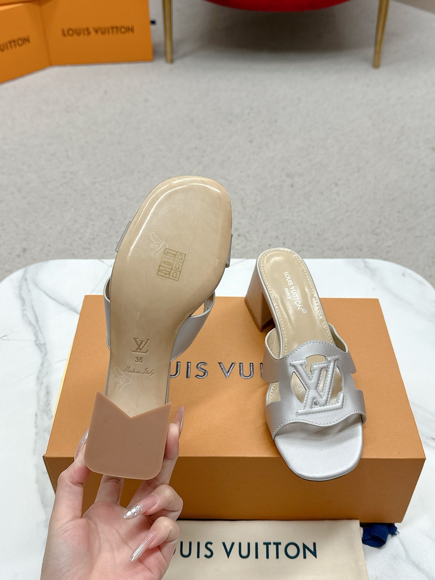 Title: Louis Vuitton 648 Heel Sandals Review Summary: Review of top version Louis Vuitton 648 heel sandals, praising their quality and style. - 图片 9