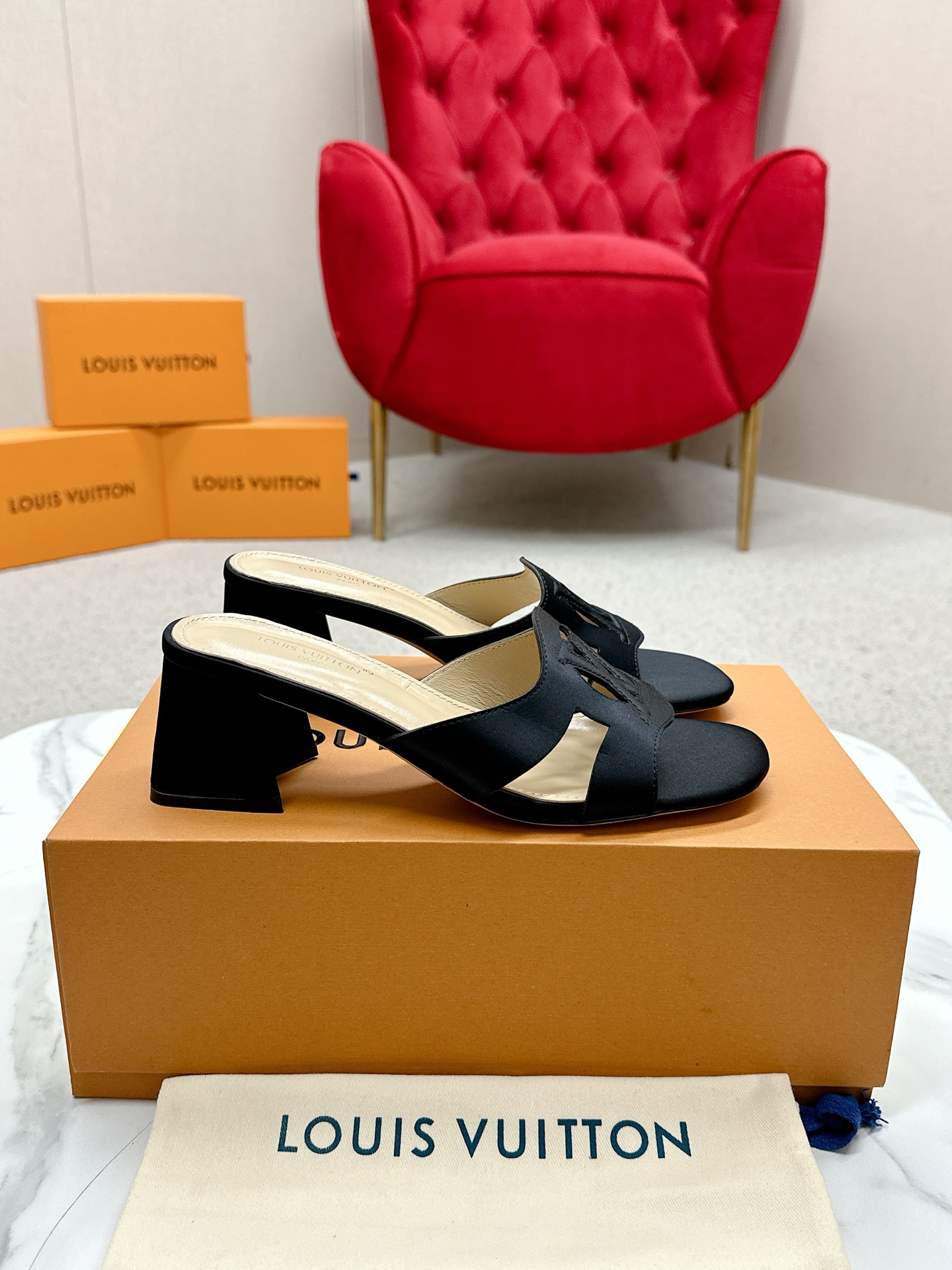 “Louis Vuitton Heel Sandals: Top Version Review and Styling Tips” - 图片 3