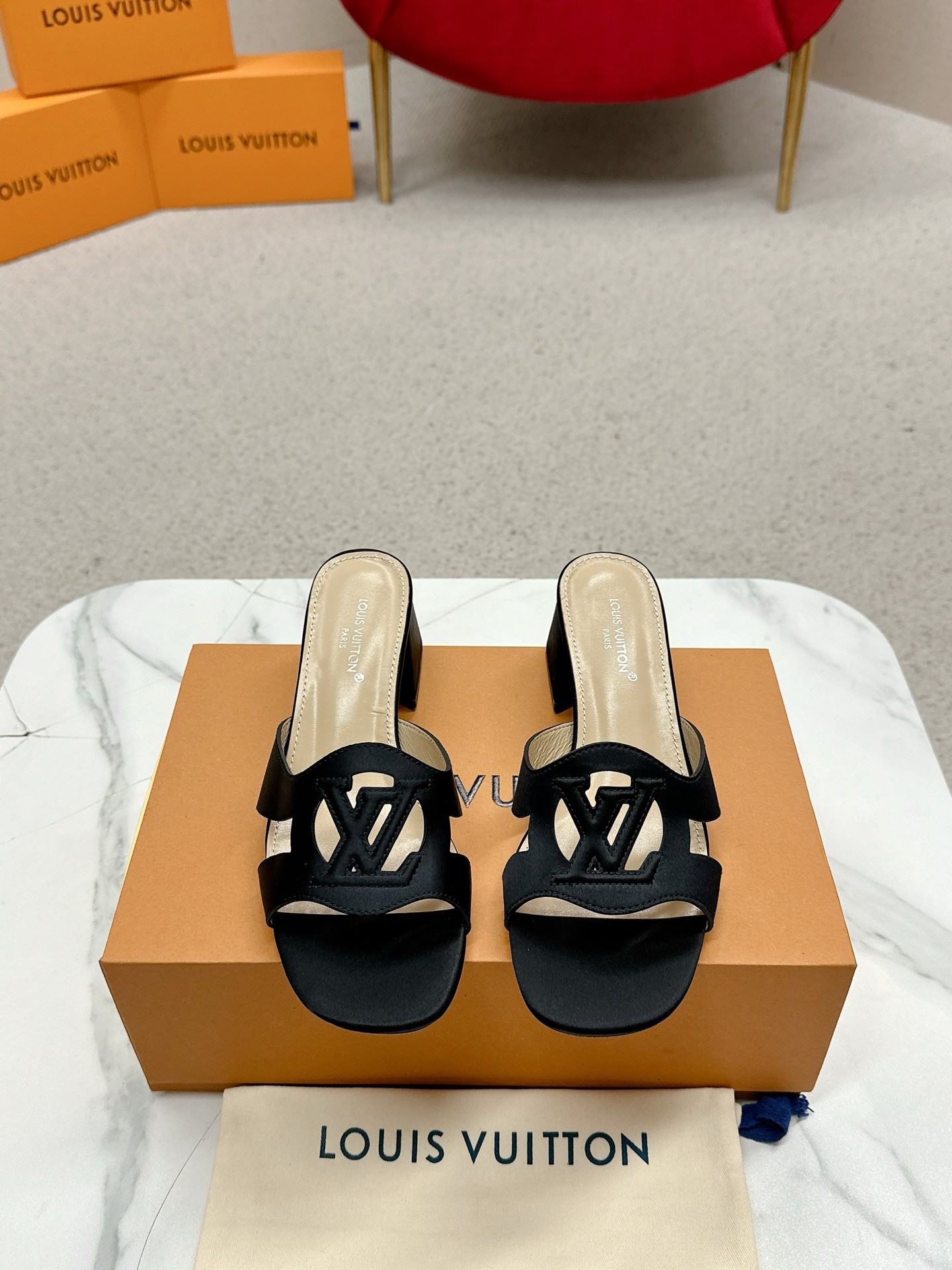“Louis Vuitton Heel Sandals: Top Version Review and Styling Tips” - 图片 2