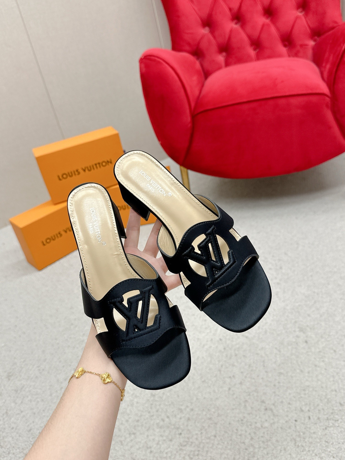 “Louis Vuitton Heel Sandals: Top Version Review and Styling Tips” - 图片 5