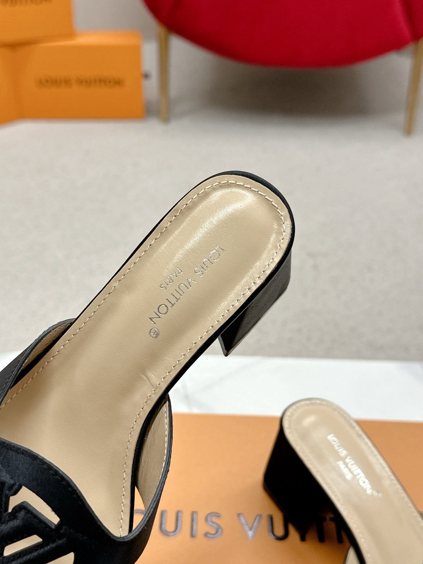 “Louis Vuitton Heel Sandals: Top Version Review and Styling Tips” - 图片 7