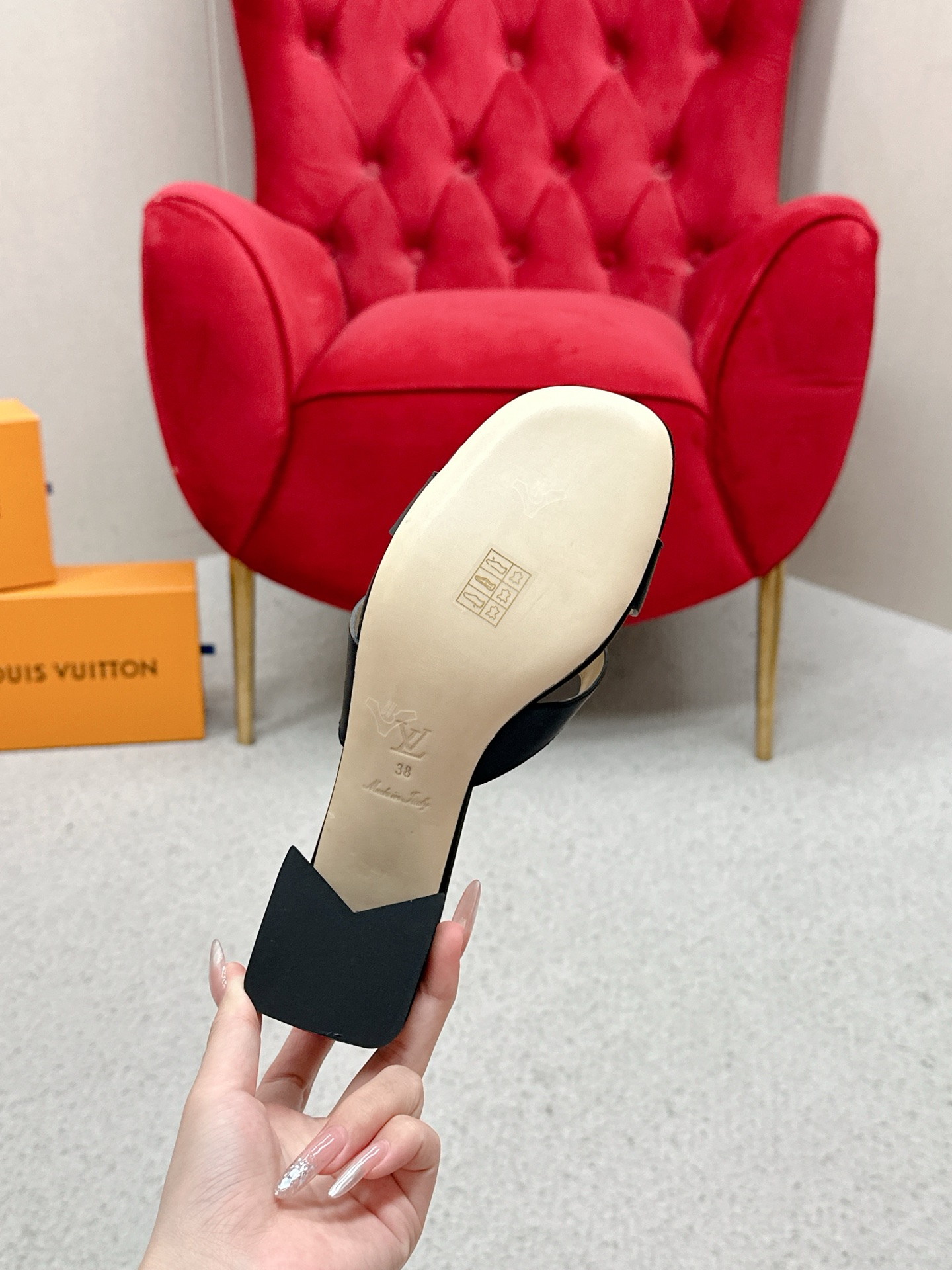 “Louis Vuitton Heel Sandals: Top Version Review and Styling Tips” - 图片 8