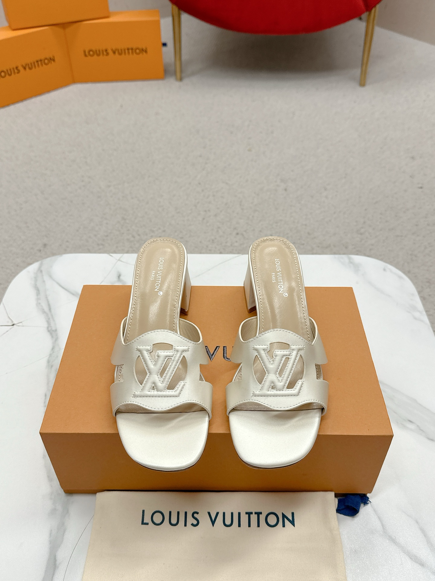 Title: Louis Vuitton 648Losis Heel Sandals Review Summary: Review of top version Louis Vuitton 648Losis heel sandals, mentioning air and streets full of d - 图片 2