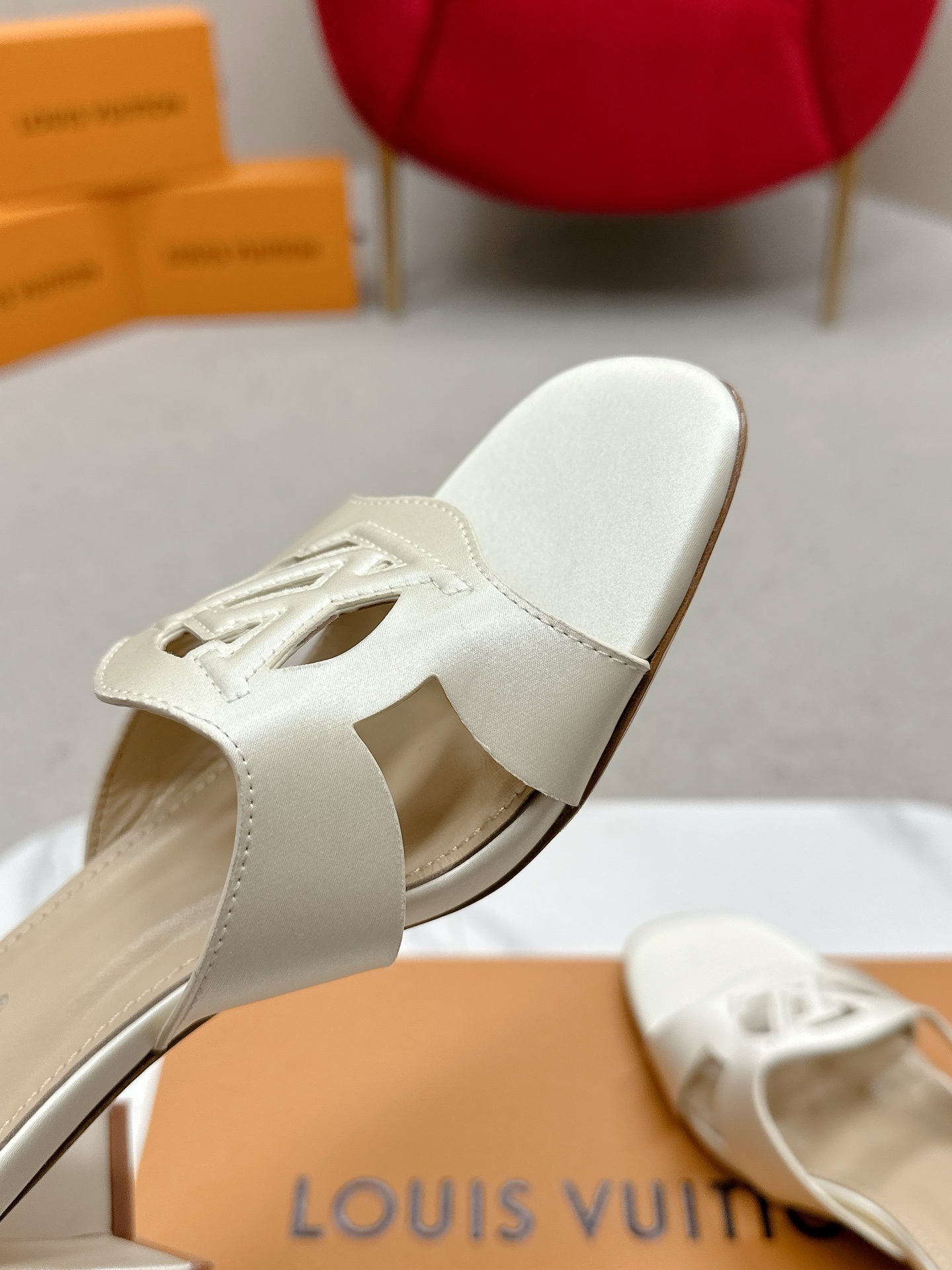 Title: Louis Vuitton 648Losis Heel Sandals Review Summary: Review of top version Louis Vuitton 648Losis heel sandals, mentioning air and streets full of d - 图片 8