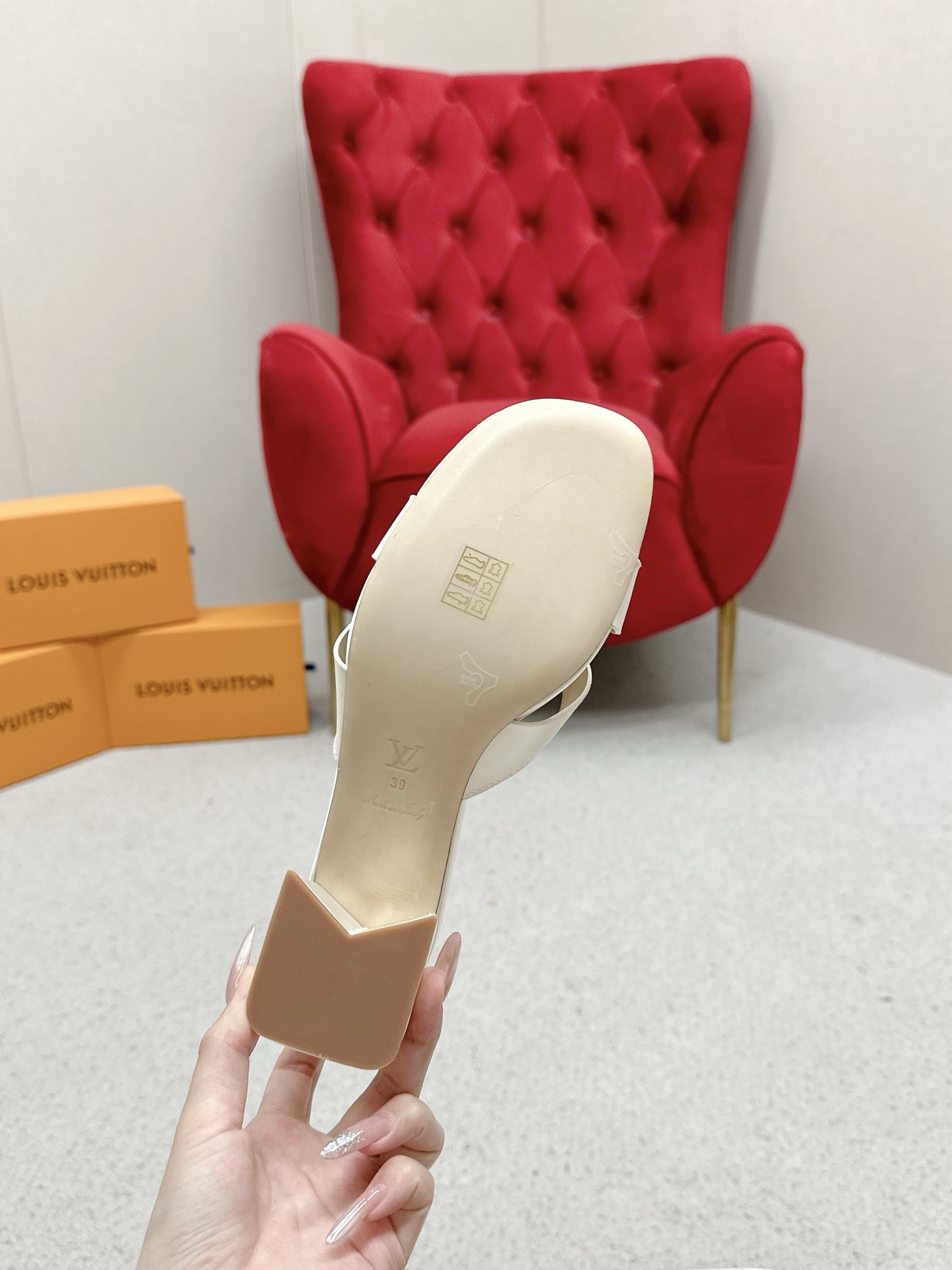 Title: Louis Vuitton 648Losis Heel Sandals Review Summary: Review of top version Louis Vuitton 648Losis heel sandals, mentioning air and streets full of d - 图片 9